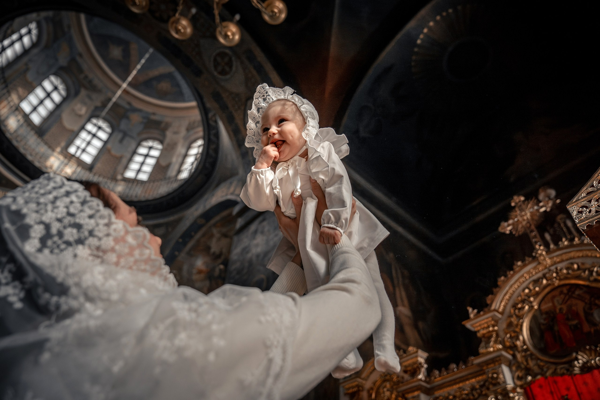 Фильмы о вашем таинстве. Фото- и видеосъёмка крещения и венчания. Фотограф на крещение Москва