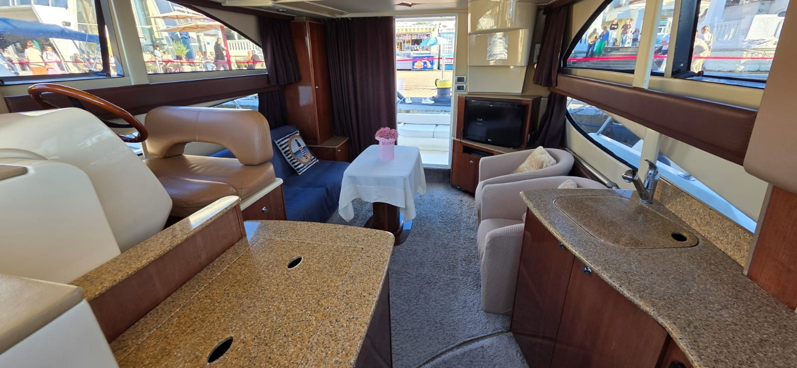 Яхта Кисс Аренда Яхты в Сочи Яхтанаморе YACHTNAMORE YACHTANAMORE