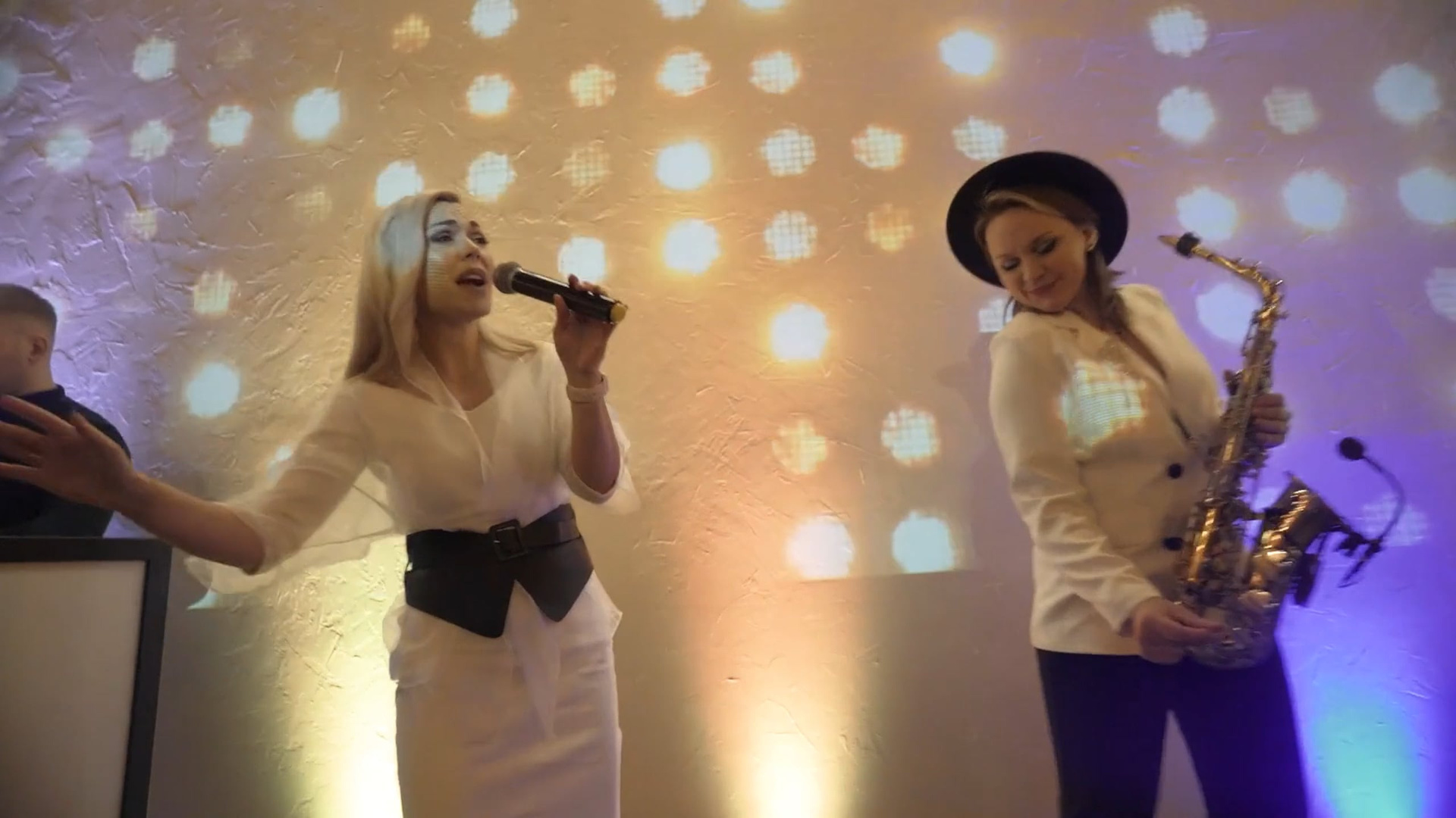 Живой вокал. Зажигательная ведущая на ваш праздник в Санкт-Петербурге