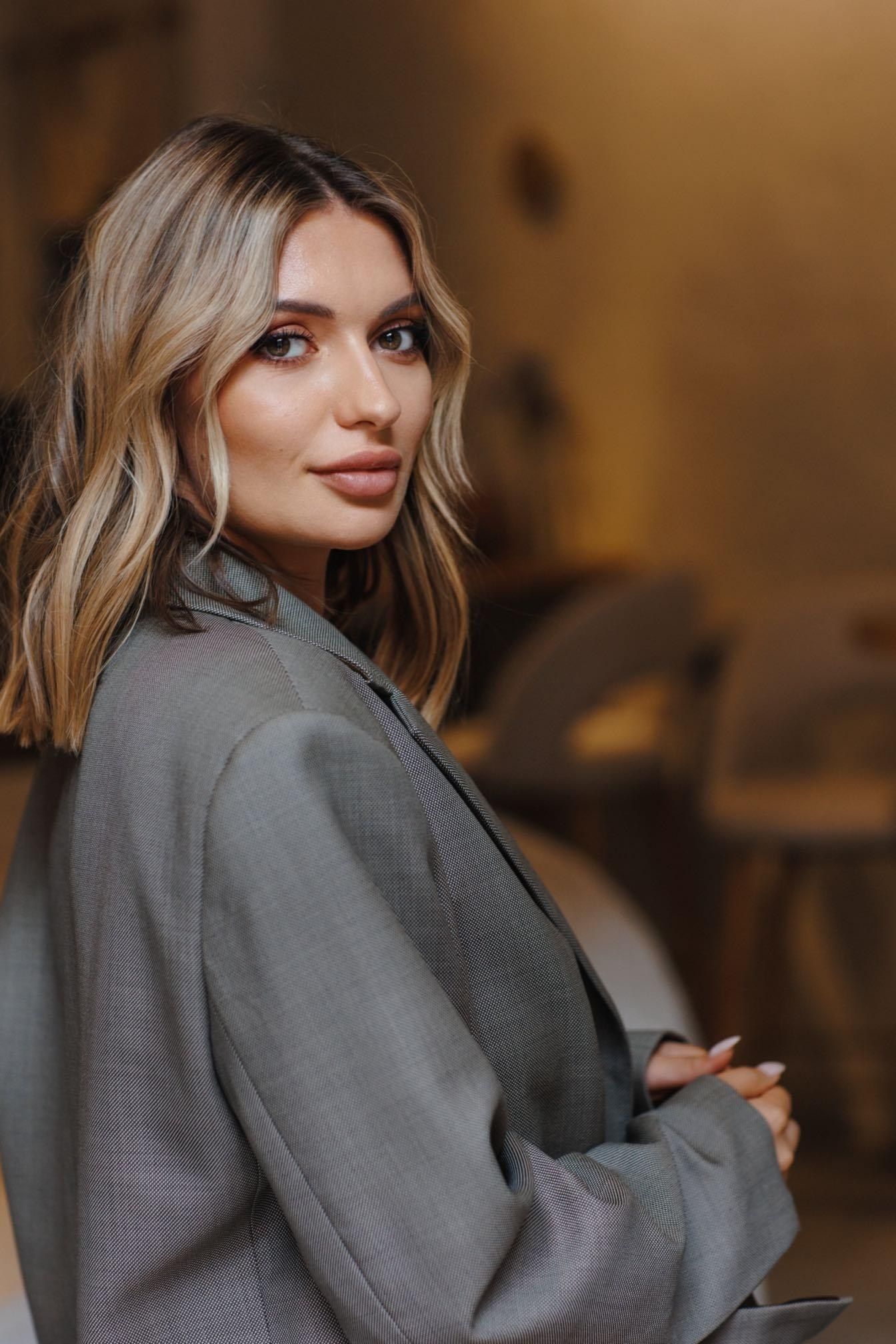 Портретный фотограф для контент съёмки в Новой Москве. Фотограф Москва. Портретный фотограф Александра Харитонова Москва Новая Москва Троицк