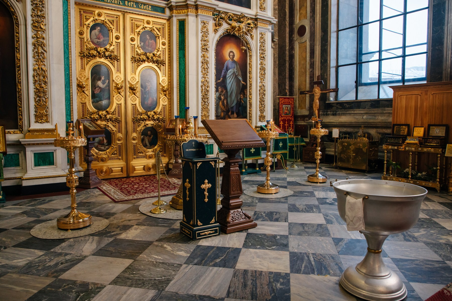 Крестины в Исаакиевском соборе. Фотограф крещение венчание в Петербурге! Помогает подобрать храм и посоветовал душевного батюшку в СПб