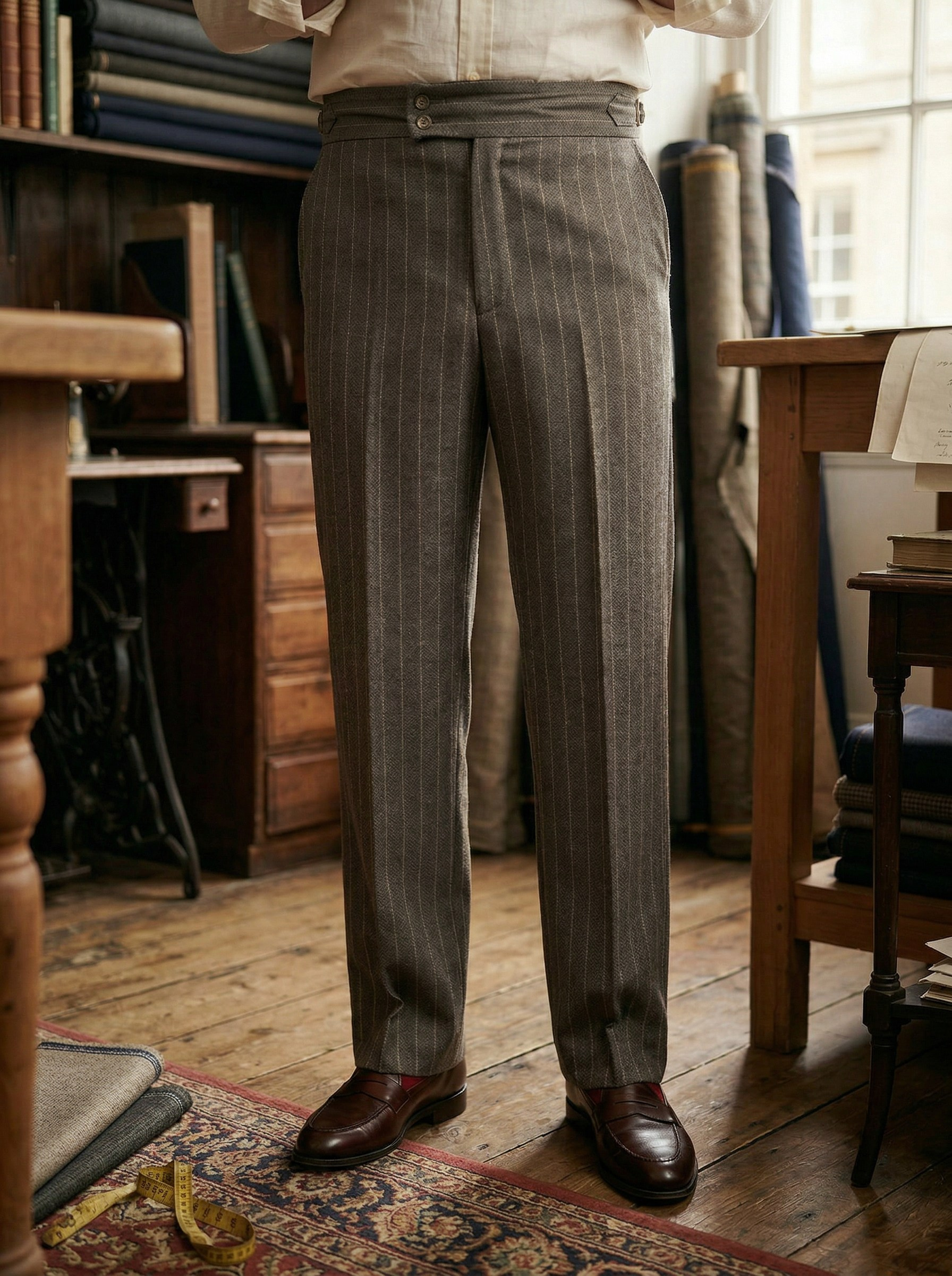 Генерация карточки товара для черных брюк на интерьерной локации