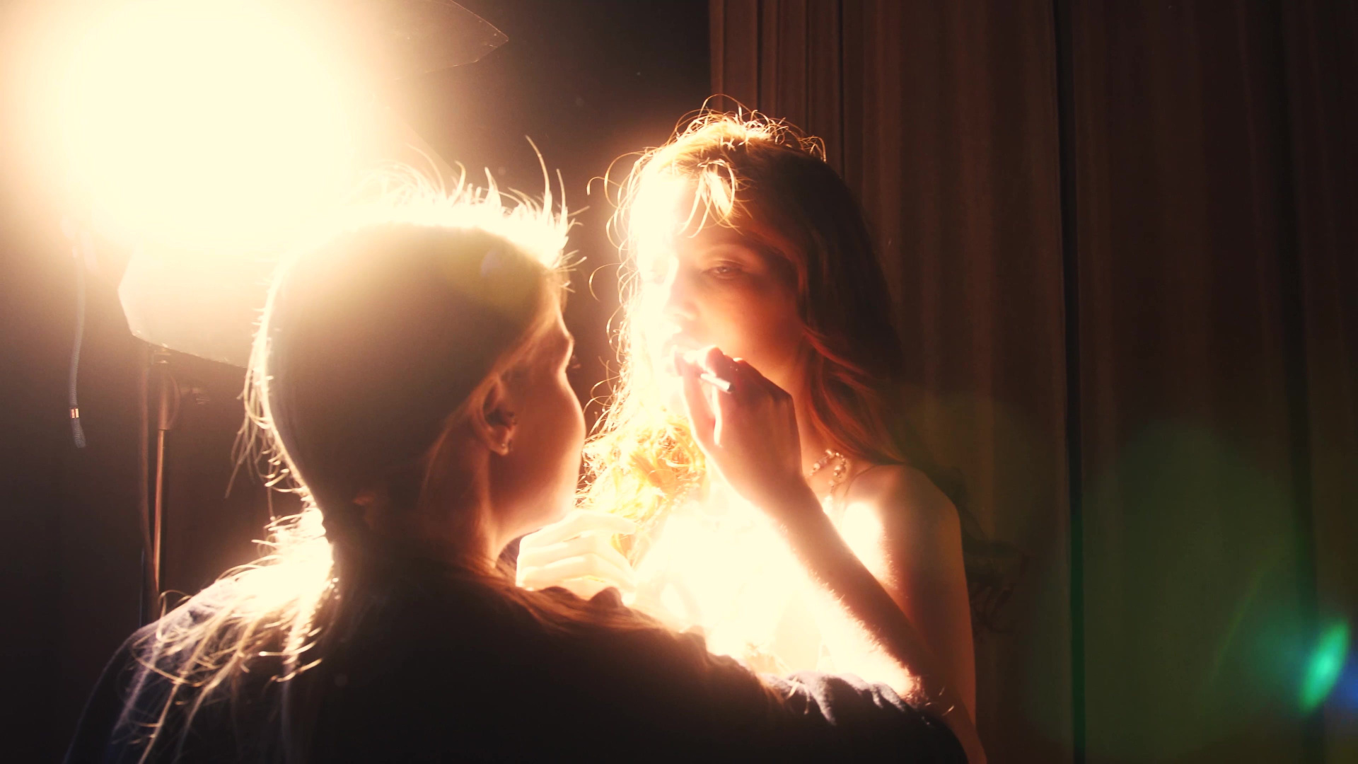 Video. Портретный фотограф Крис