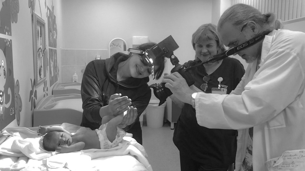 Фотосъемка выписки из роддома в Москве, заказать фотографа на выписку ньюборн съемка в роддоме newborn фотограф в Юдино