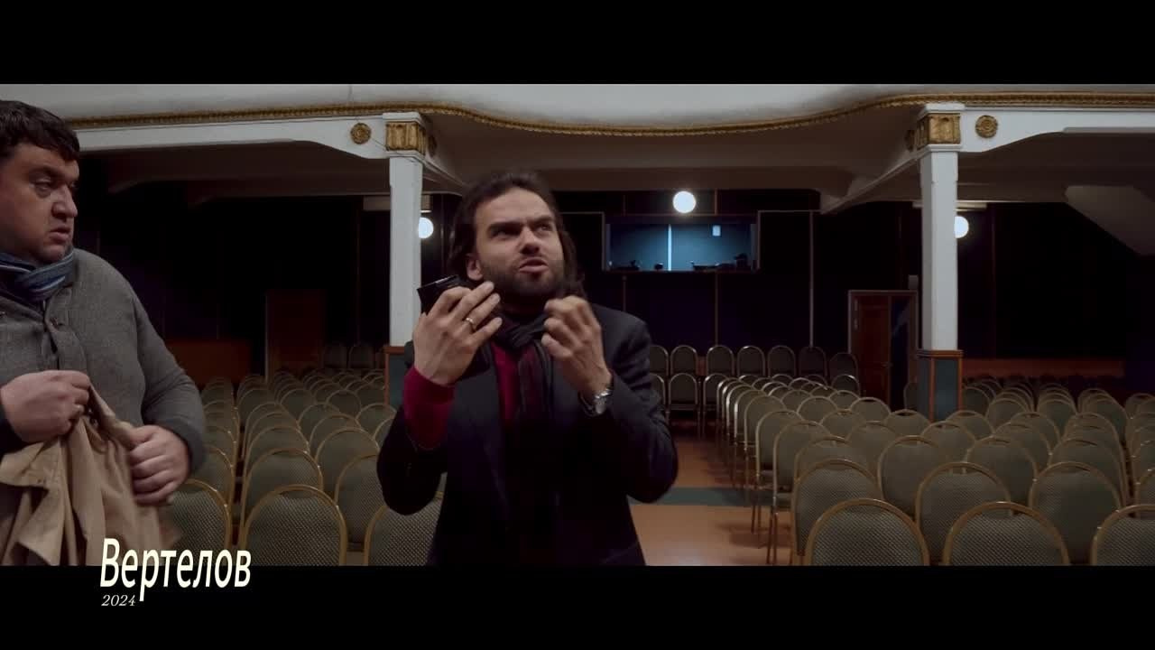 Актёр кино, артист мюзиклов, ведущий мероприятий, ведущий свадеб, дед Мороз — всё это Святослав Ставцев