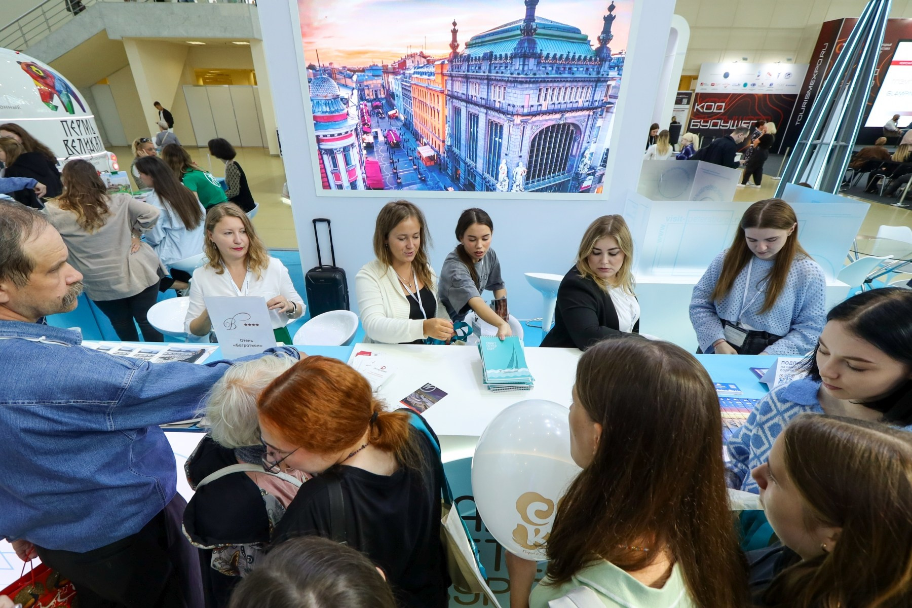 Съёмка стенда на выставке. Фотограф на мероприятие в Москве Марик