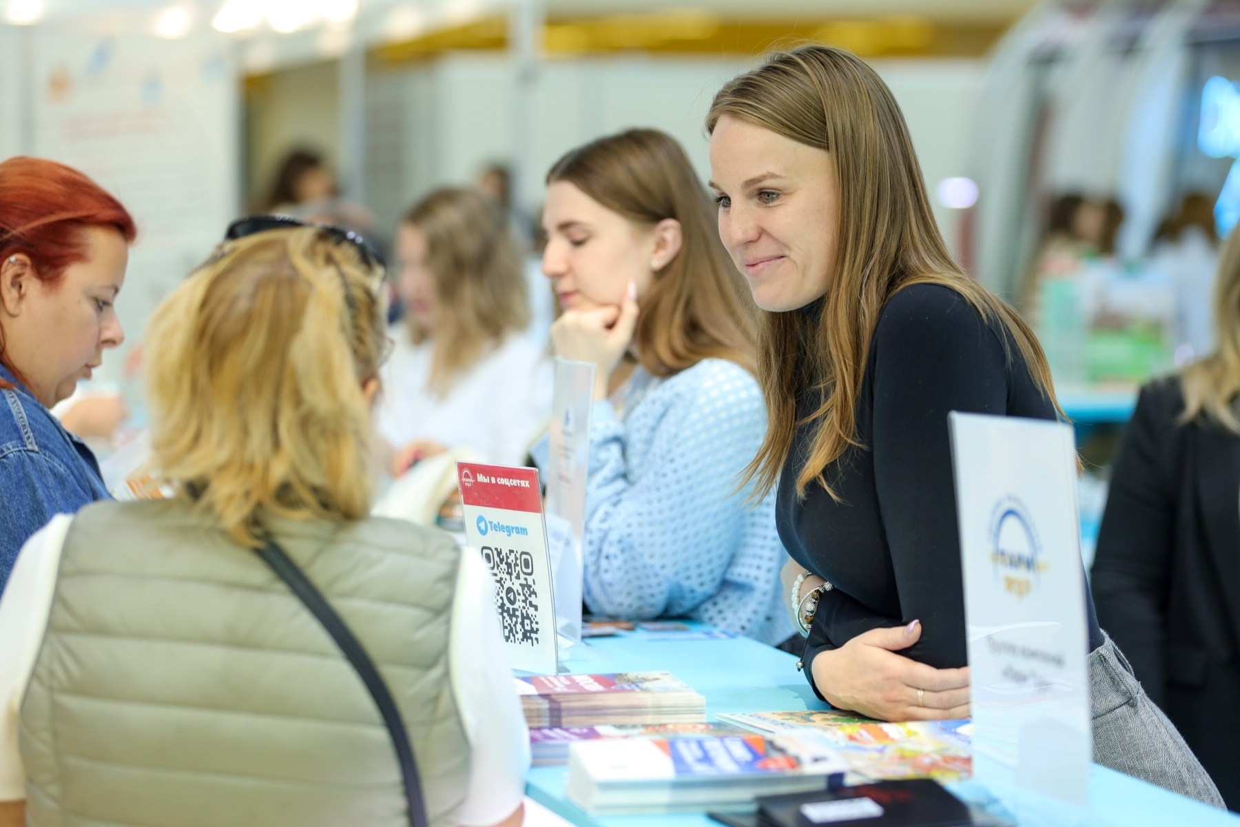 Съёмка стенда на выставке. Фотограф на мероприятие в Москве Марик