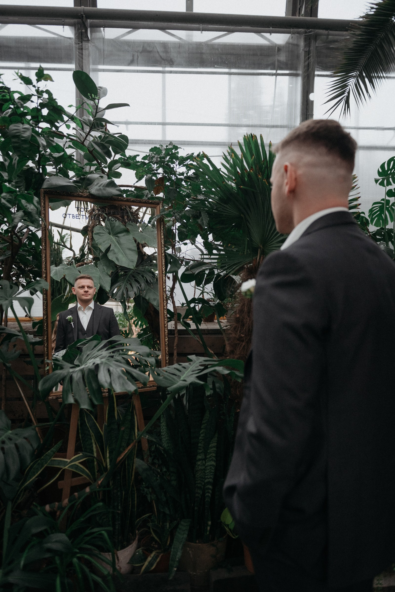 Закрытые места для свадебной фотосессии в дождь, осенью или зимой. Свадебный фотограф в Санкт-Петербурге Венера Ахметова