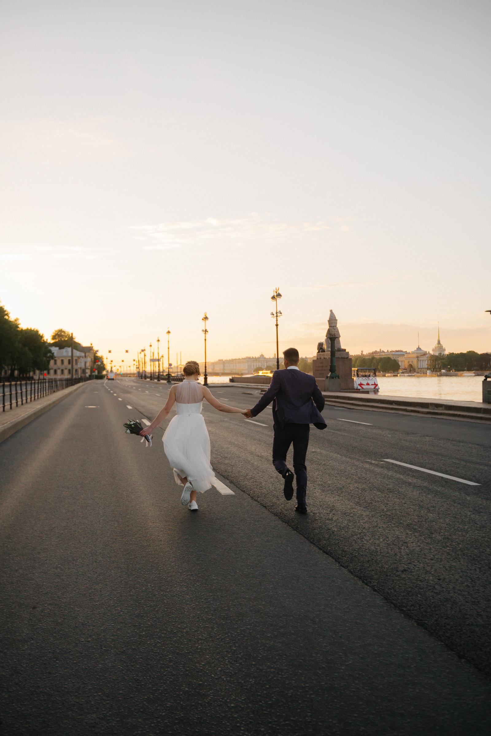 ИЮНЬ| Рассвет, Васильевский остров, Атланты, Исаакий. Свадебный фотограф в Санкт-Петербурге Полина Корзухина