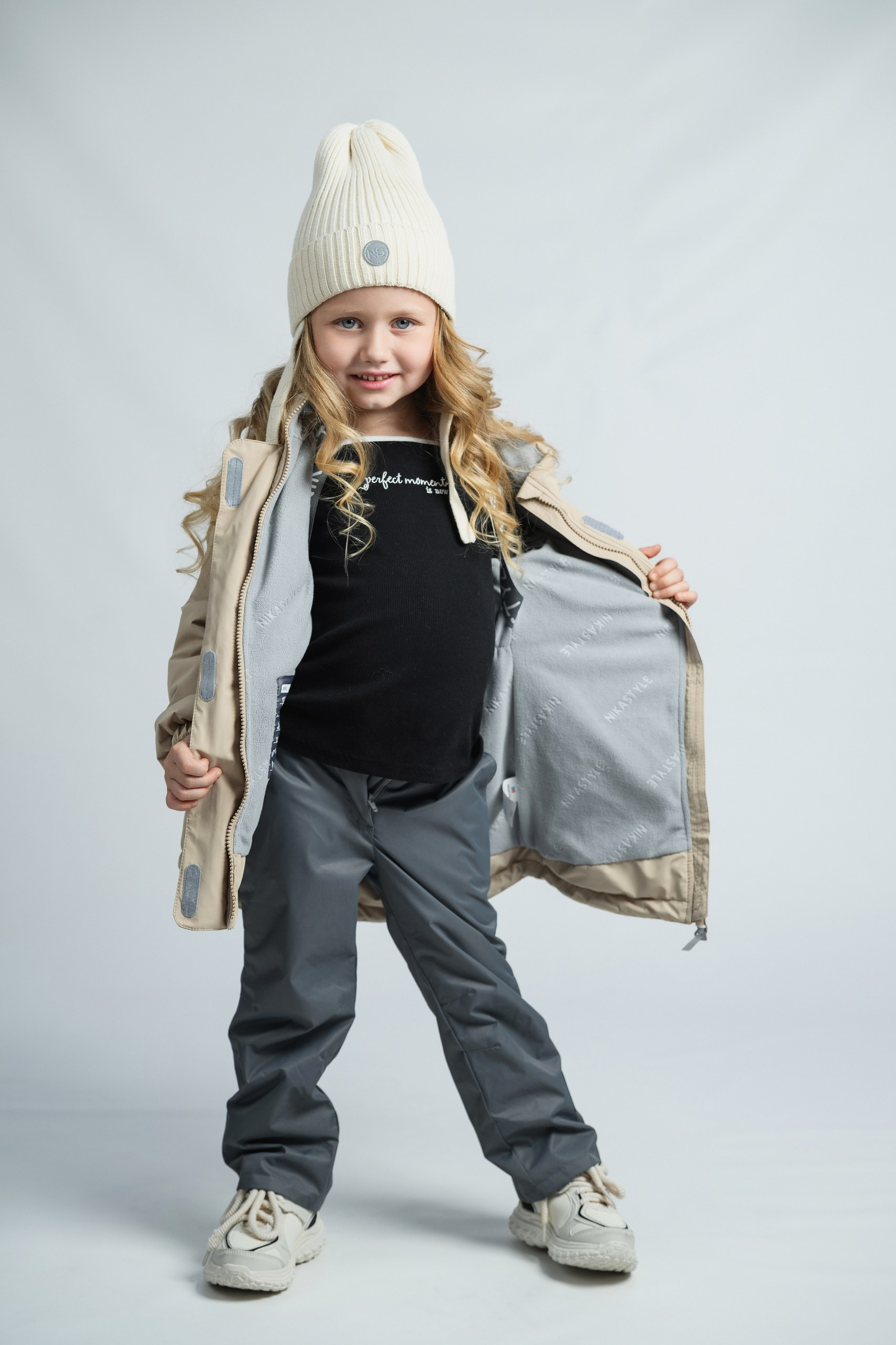 Профессиональная съемка одежды в магазине детской одежды на моделях. Фотограф Камчатка Тимофей Тимофеенко