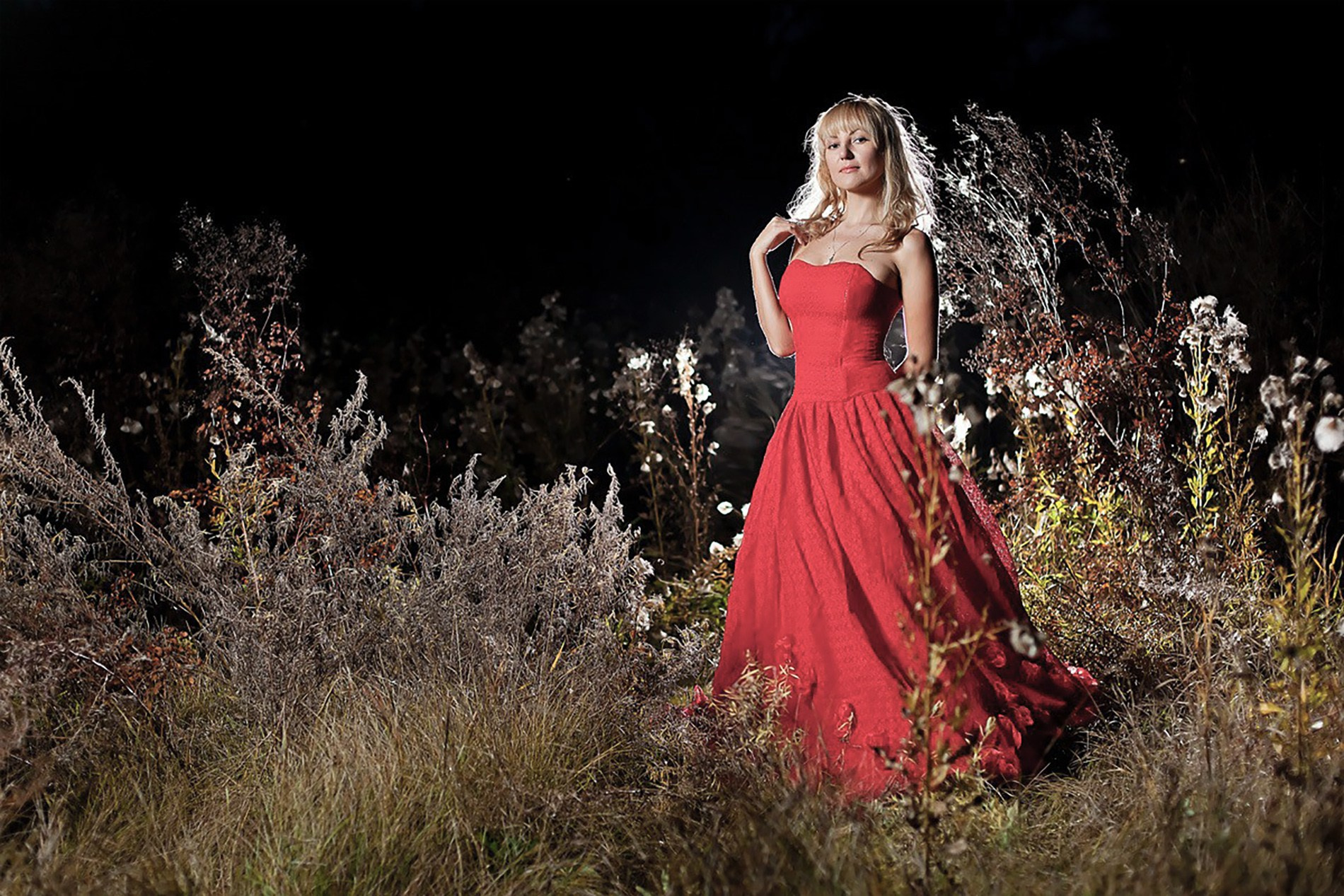 женская фотосессия Красноярск фото для девушки фотограф Красноярск фотосессия для сайта знакомств Красноярск фото для социальной сети заказать цена стоимость фотосессии в Красноярске пример фото идея место позы для фотосессии девушки в Красноярске фотосессия ИИ фотосессиия нейросеть промт для фотосессии фотосессия фото для социальной сети визажист причёска и макияж Красноярск парк Сады мечты Татышев фотостудия Красноярск бизнес портрет