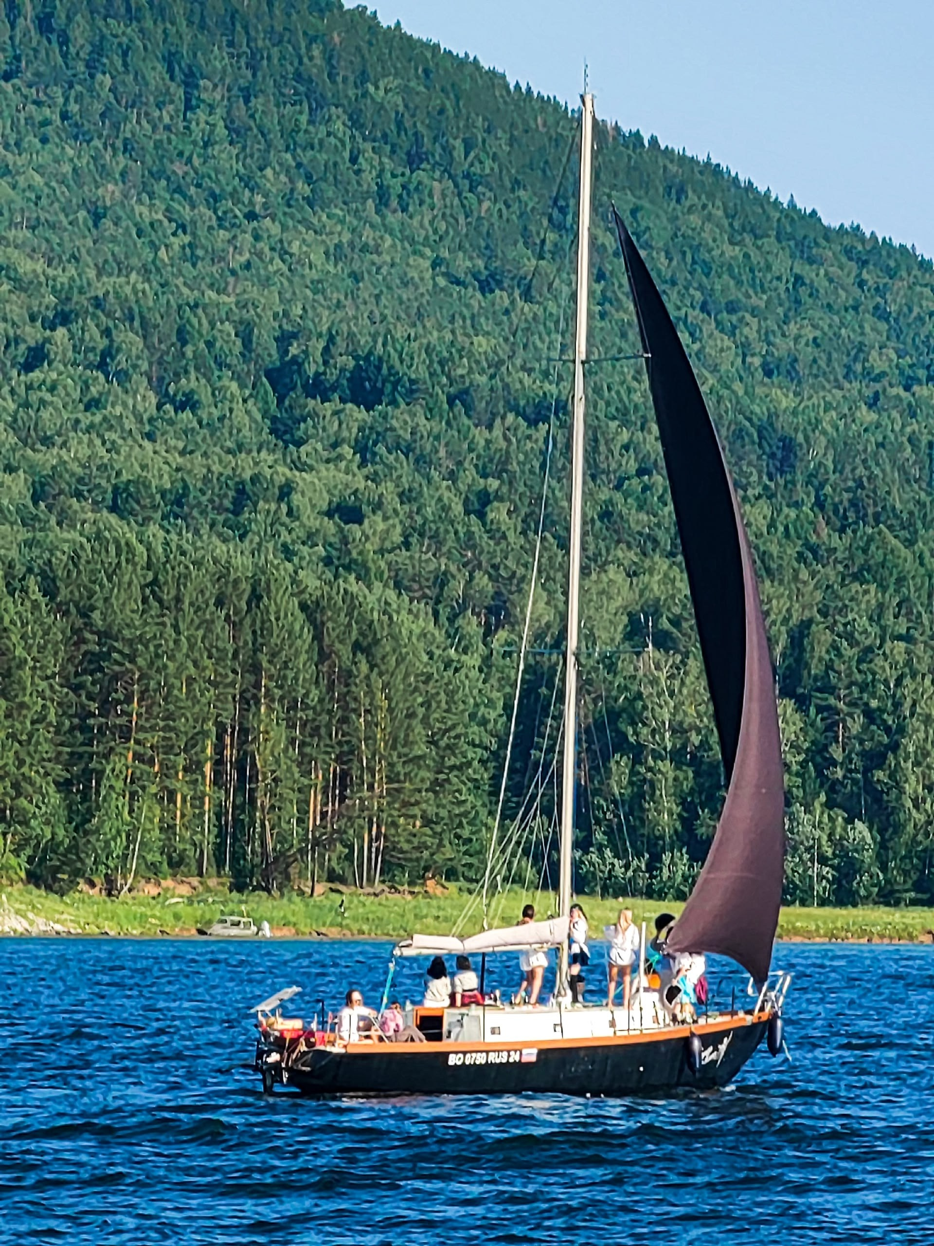 аренда яхты Красноярское море цена забронировать путешествие Царские ворота Бирюса залив шумиха стоимость заказать прогулка парусная яхта катамаран Красноярское водохранилище фотосессия фотограф Красноярск Дивногорск Красноярская ГЭС отдых купание экскурсия достопримечательность туристический тур маршрут Енисей Сибирь Козыревский зуб база отдыха адмирал