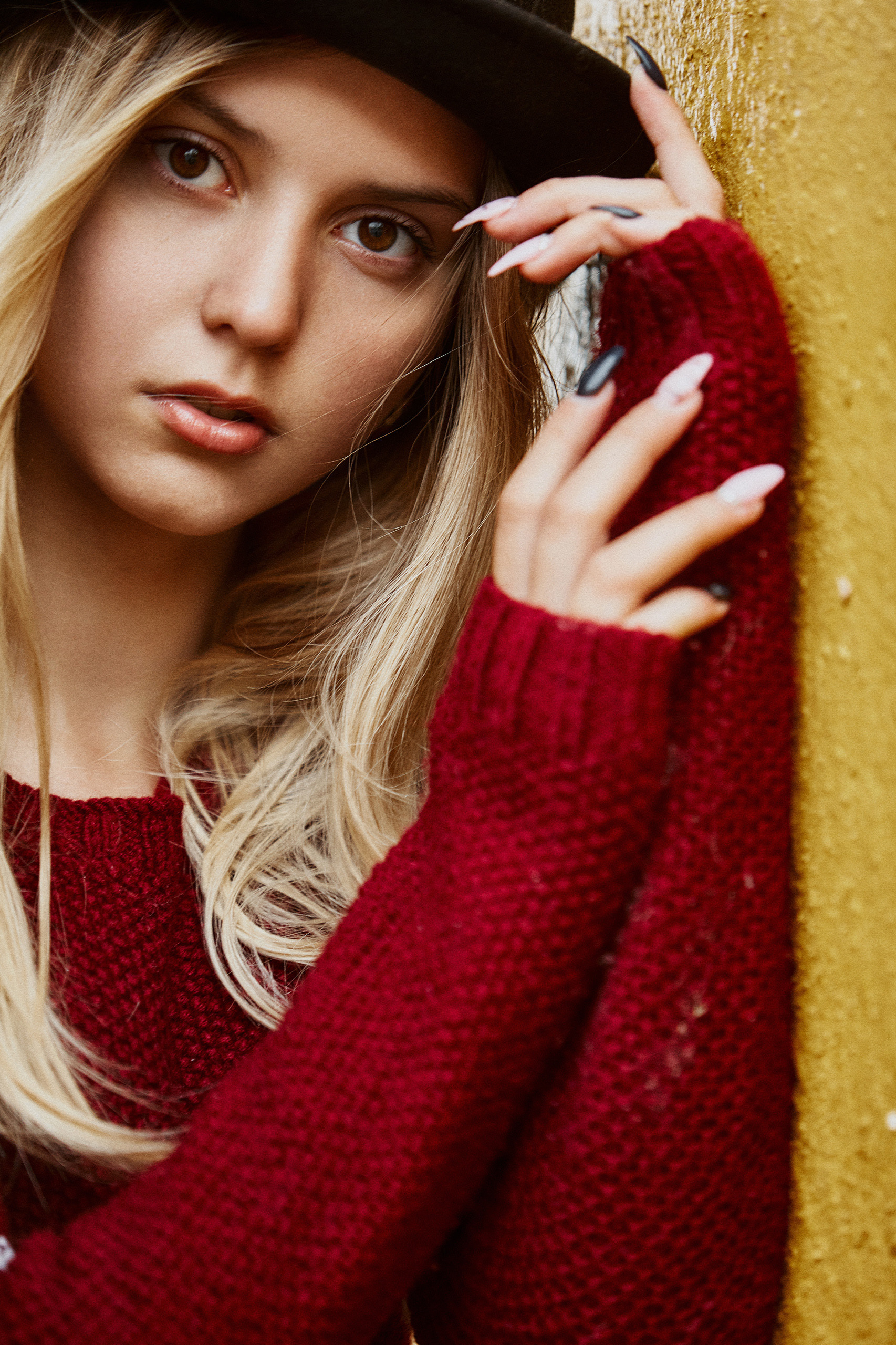 Пути и желтый дом