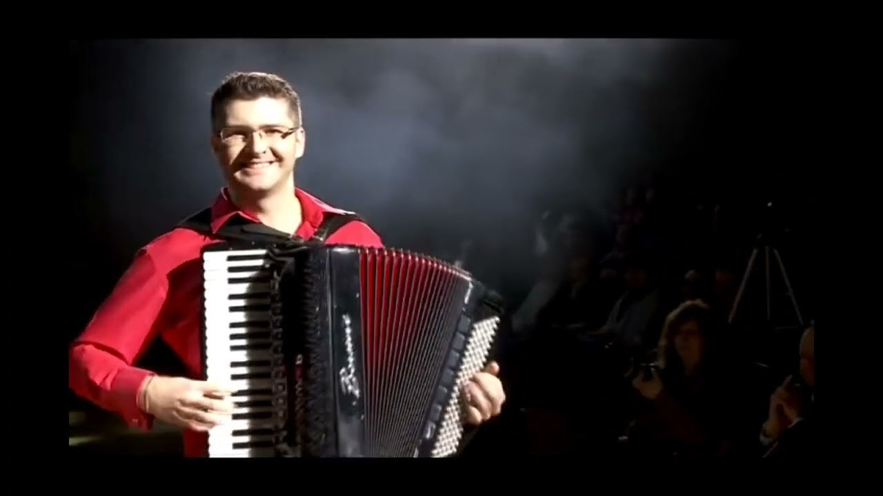 Аккордеонист Мирослав Лелюх