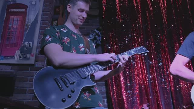 Видео. Московская кавер-группа BankBand