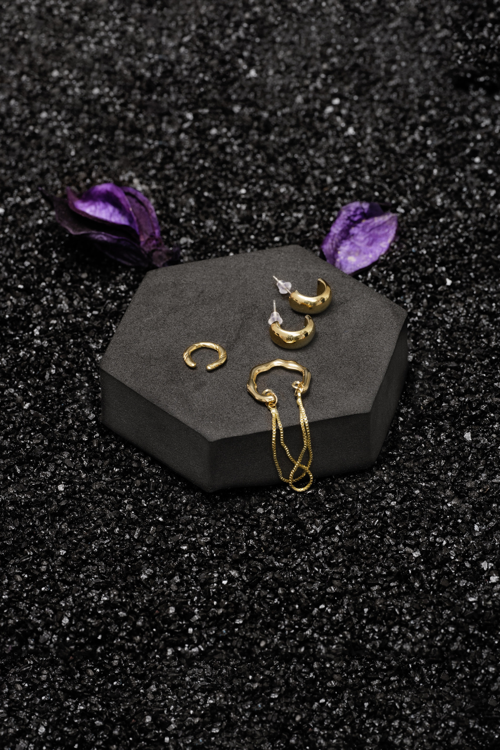 Предметная съемка бижутерии, часов и ювелирных изделий для  каталога, сайта, маркетплейсов. Студия коммерческой съемки ХВОЯ