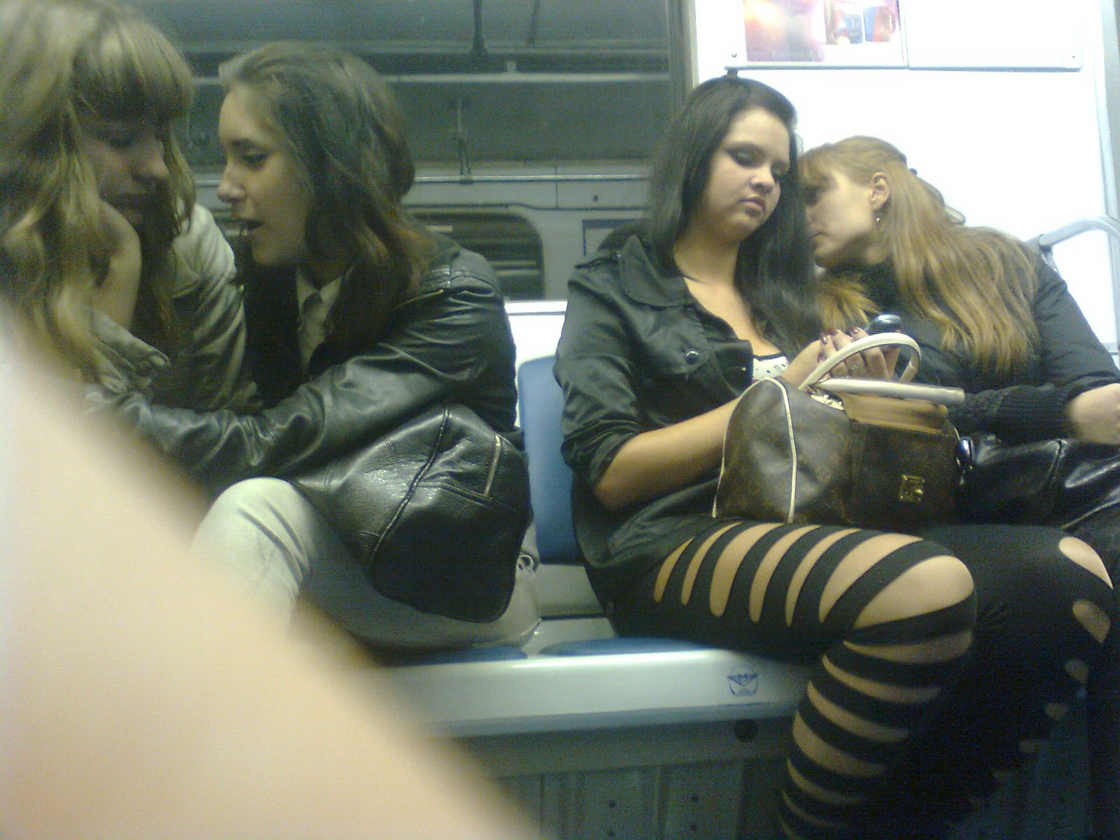 Питерское метро. Художник. Фотограф