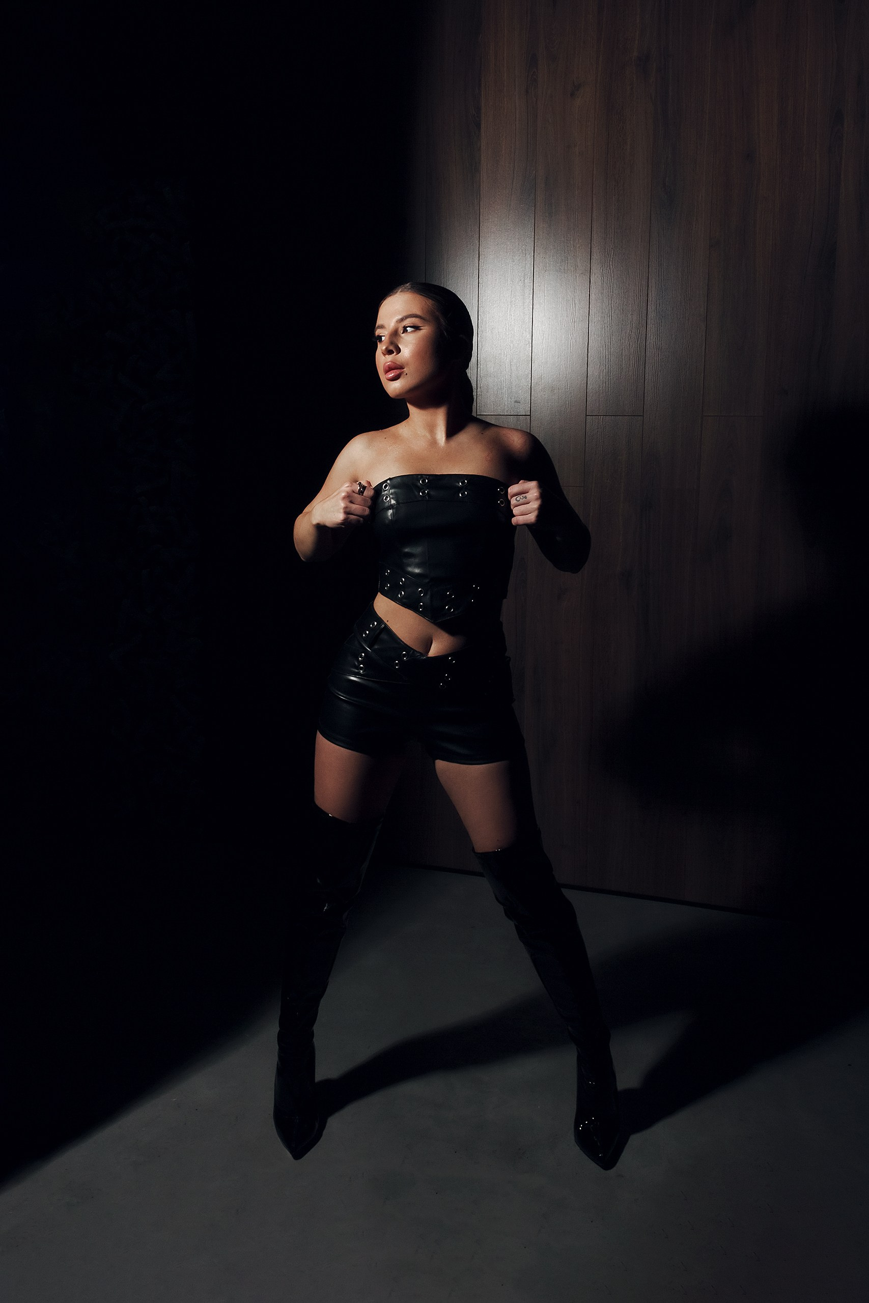 Аренда фотостудия с циклорамой в Сочи — FASHIONprod, 1000 ₽/час. Стрит съемки для маркетплейсов в Сочи | ИИ контент | fashionprod