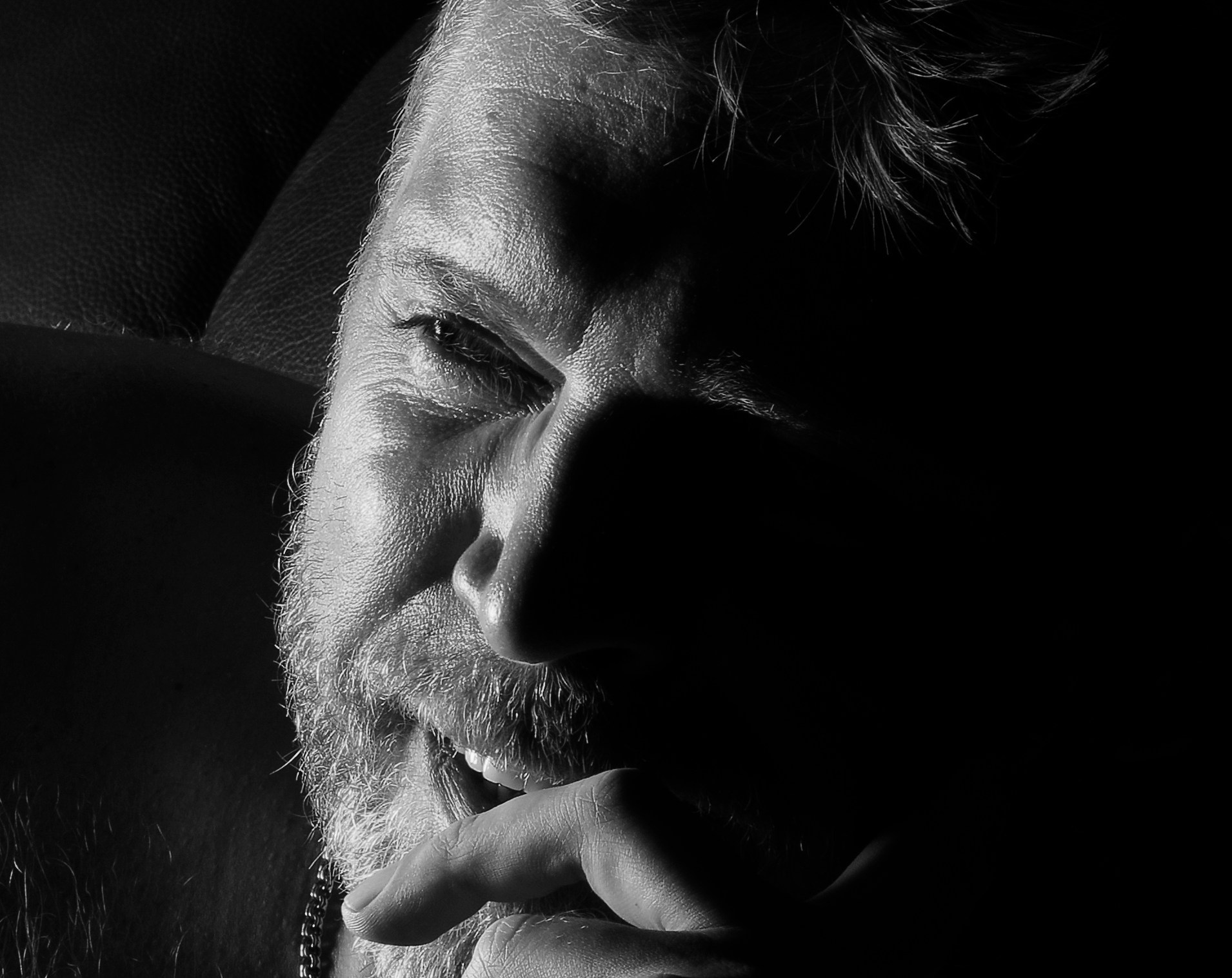 МУЖСКОЙ ПОРТРЕТ. Фотограф Владимир Роля