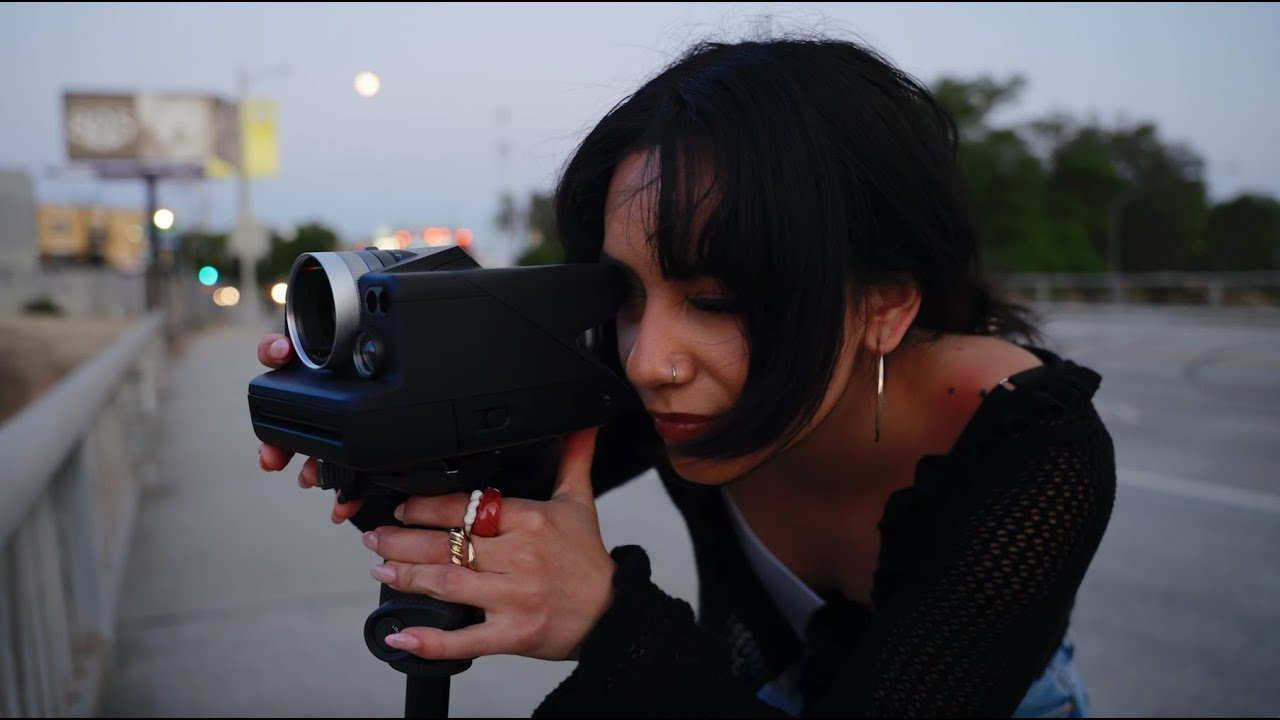 Polaroid запускает в Европе новую камеру мгновенной печати «I-2». Фотограф — видеограф в Москве Дмитрий Менделеев