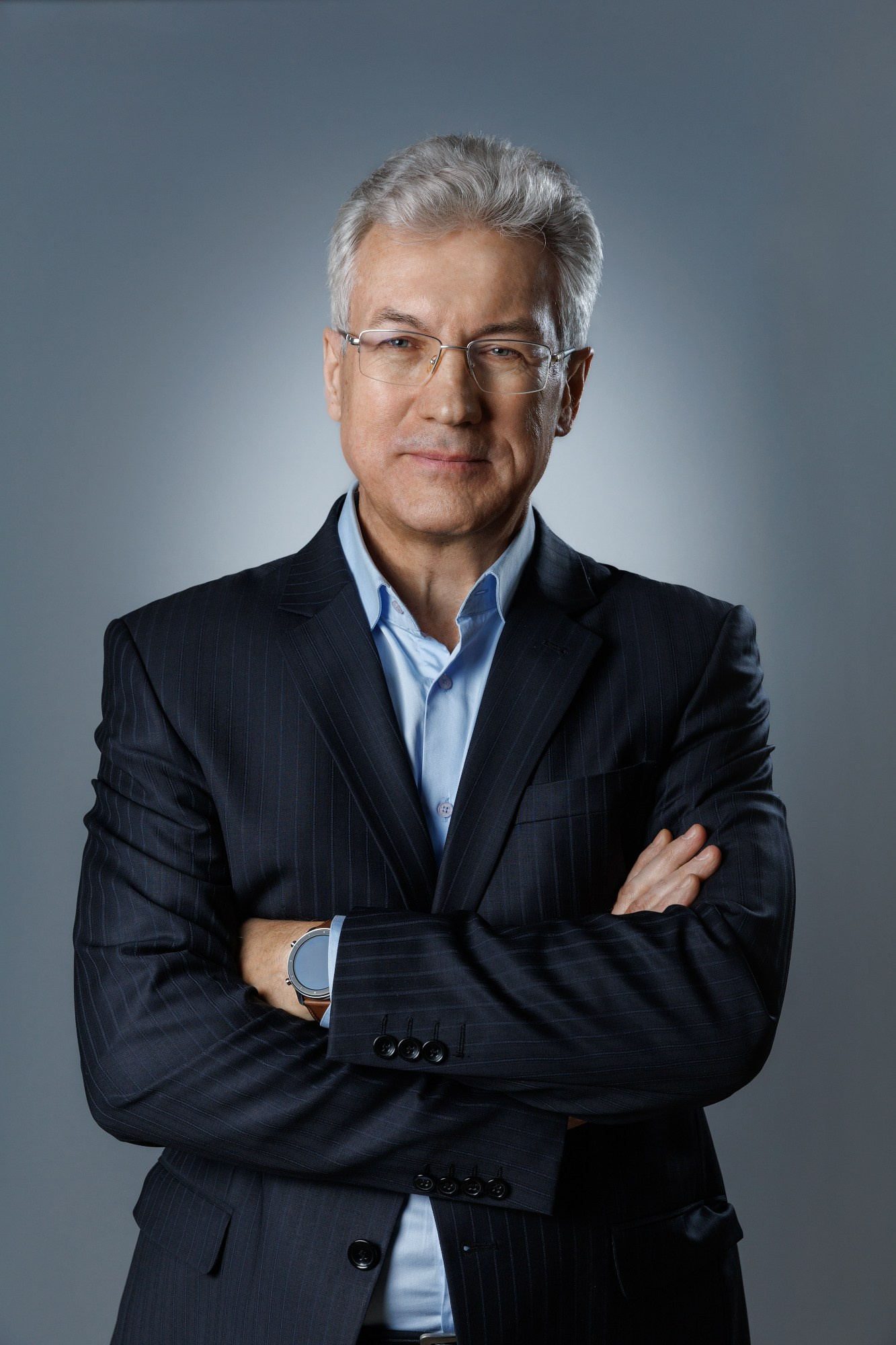 Корпоративные портреты с выездом: стоимость фотосъёмки для групп 5–22 сотрудников | Репин Антон]