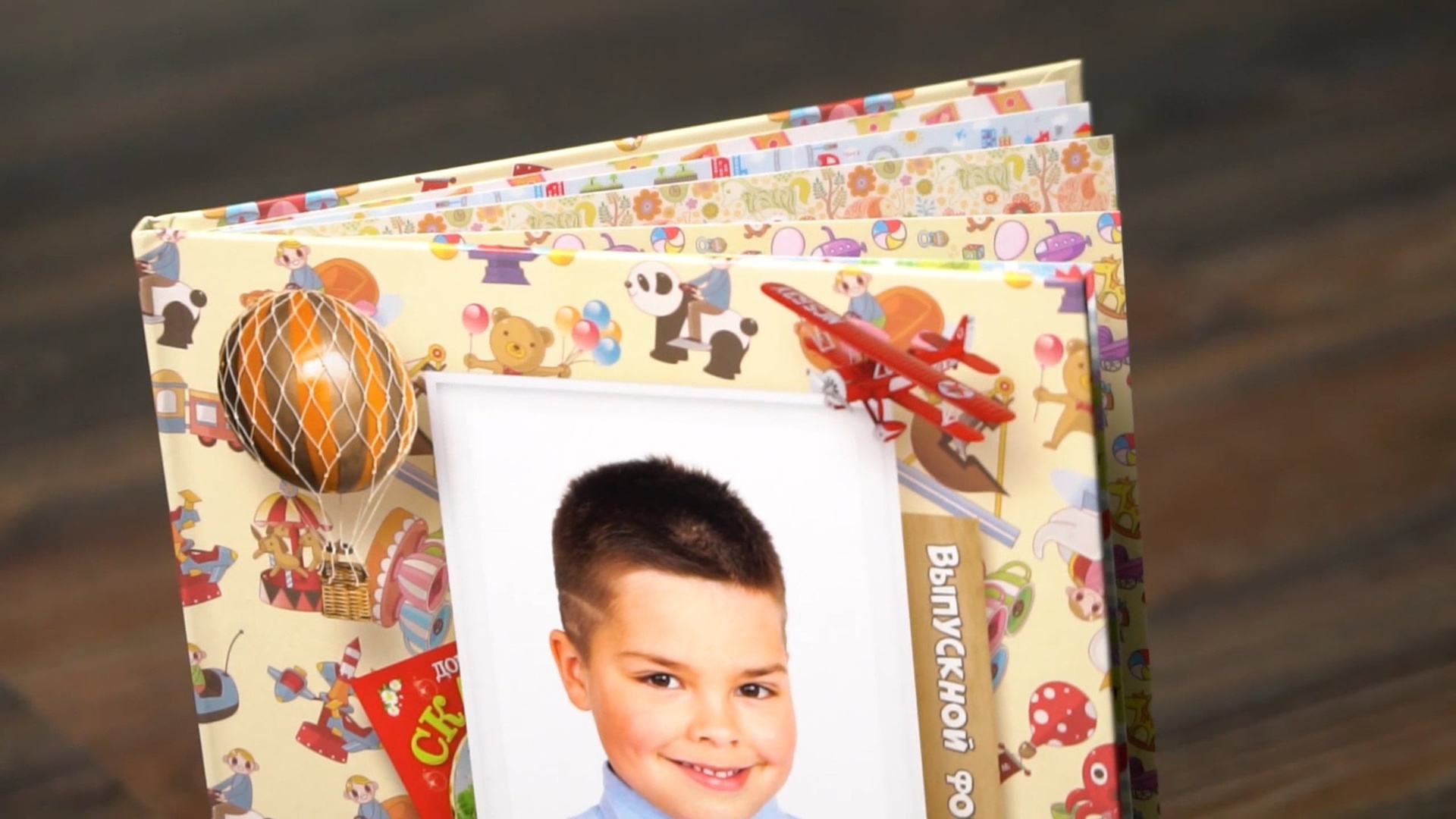 Выпускные альбомы со скидкой!. Выпускные альбомы в Москве и в Астрахани