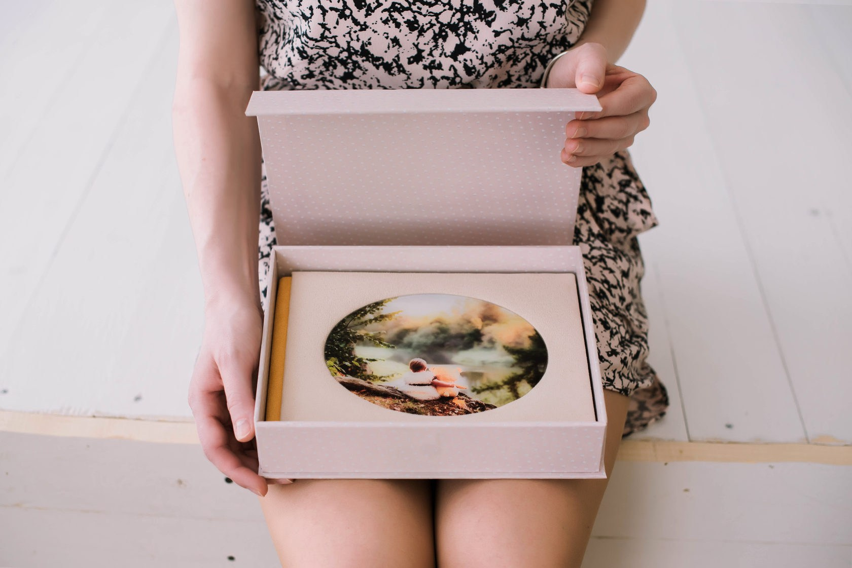 Фоткниги. Фотостудия Roomy в Краснодаре | Семейные и детские съёмки дней рождения от 1 до 5 лет, аренда зала фотостудии