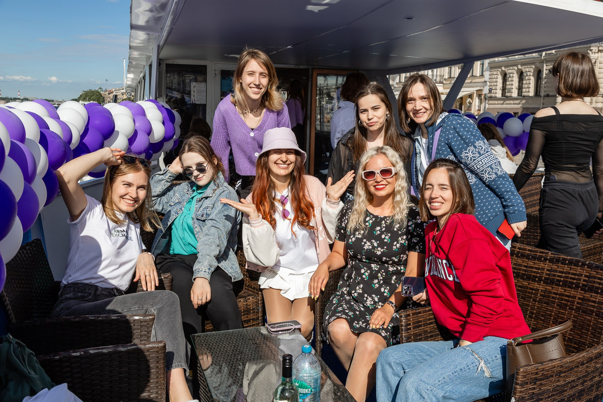 Вечеринка на борту теплохода в Питере