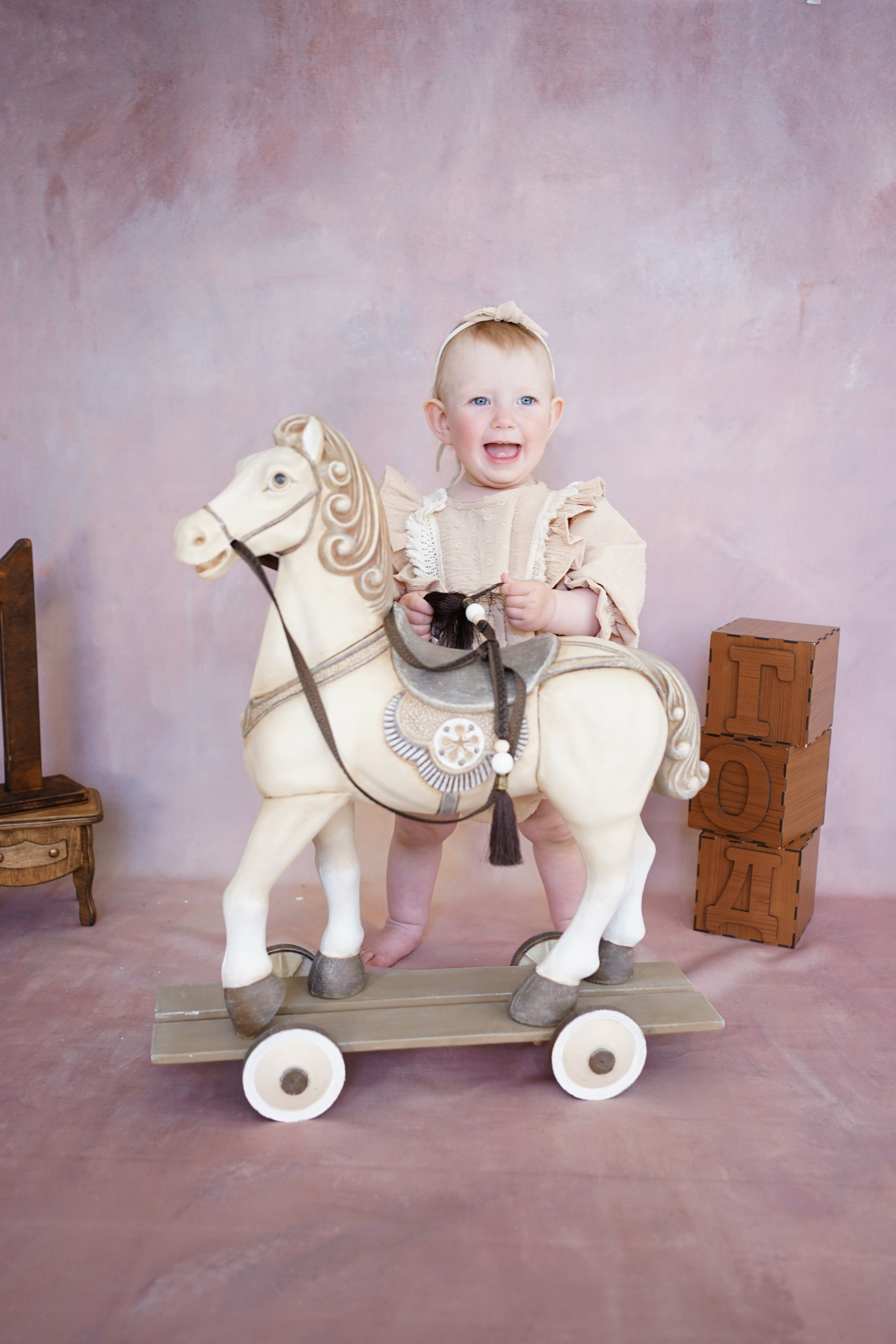 Фотозоны на ХОЛСТЕ. Детская Фотостудия ГОДОВАСИКИ в Санкт-Петербурге фотосесия на годик