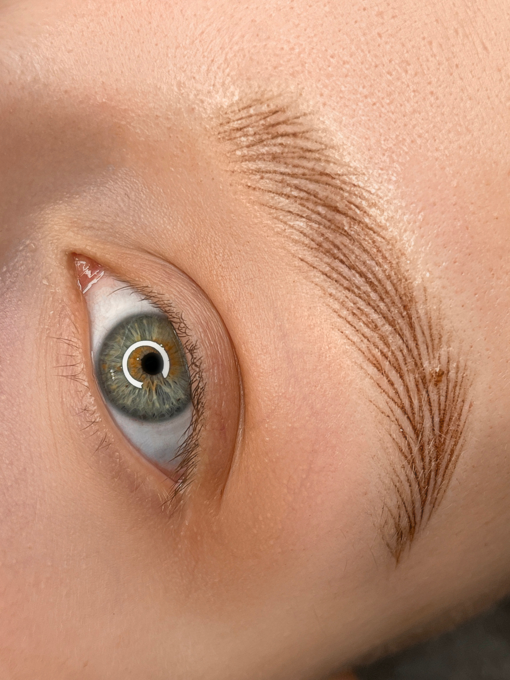 Онлайн обучение волосковой технике гиперреализм. Студия перманентного макияжа, косметологии и массажа SYMMETRY в Москве, м. Киевская