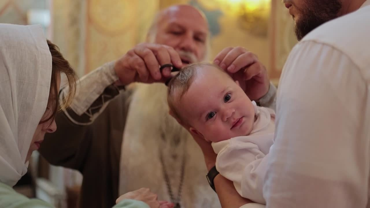 Фотосессия крещения, видеосъемка крещения в Нижнем Новгороде. Фотограф и видеограф Елена Лисина