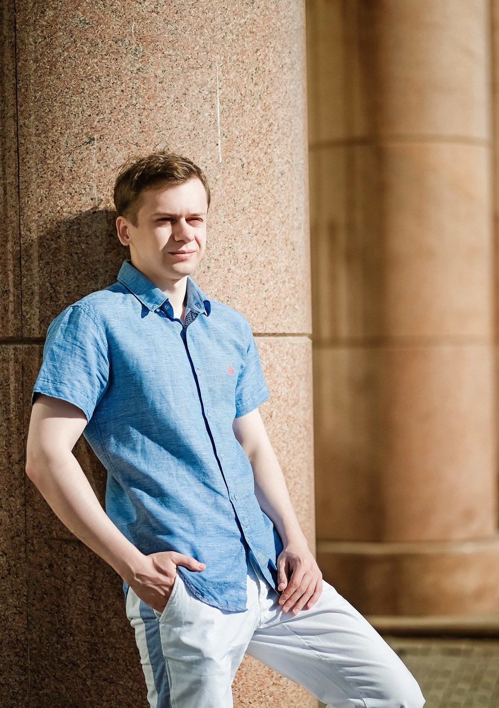 мужская фотосессия для сайта знакомств социальных сетей фотограф в Красноярске цена заказать мужскую фотосессию бизнес портрет мужские фото для знакомства с девушкой брутальная фотосессия в городе фотостудии имиджевая фотосессия для мужчины для бизнеса идея  места пример фото образы стилист Красноярск позы для мужской фотосессии генерация фото фотосессия ИИ промты для фотосессии нейросеть  