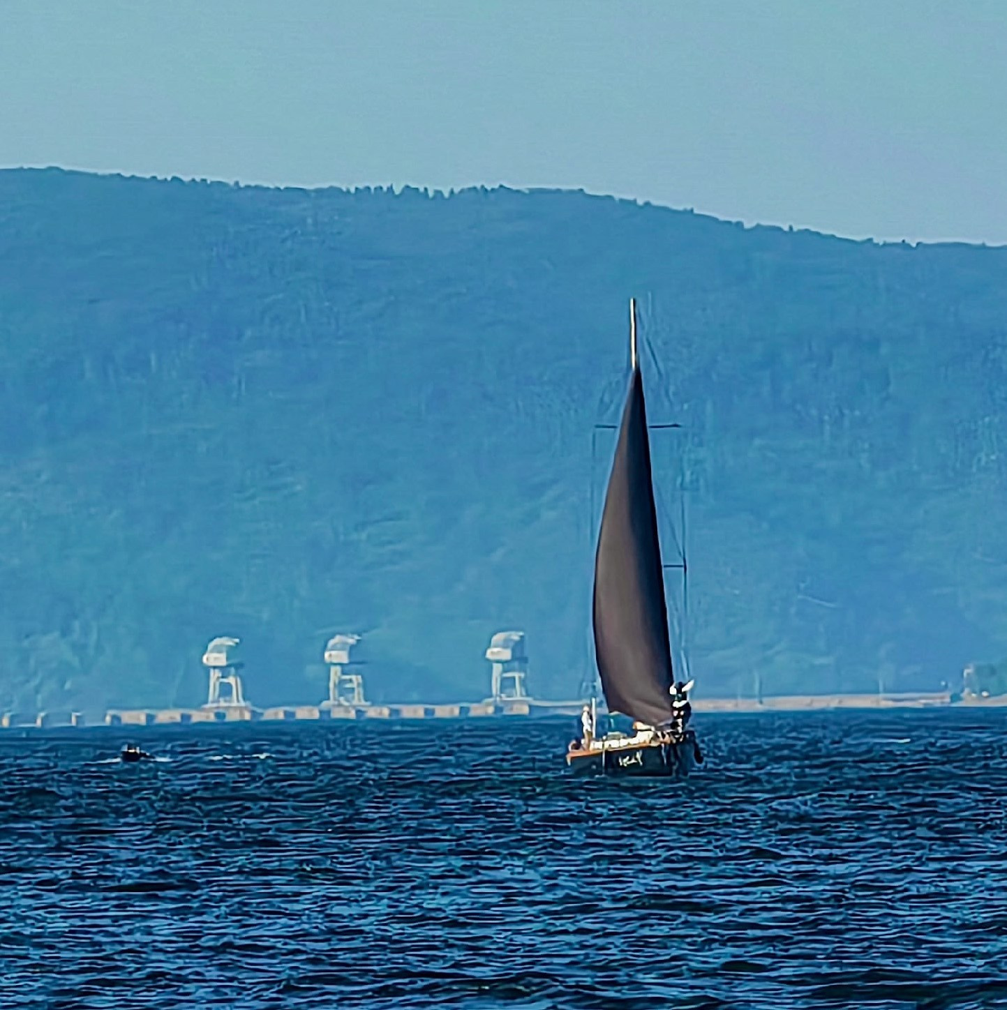 аренда яхты Красноярское море цена забронировать путешествие Царские ворота Бирюса залив шумиха стоимость заказать прогулка парусная яхта катамаран Красноярское водохранилище фотосессия фотограф Красноярск Дивногорск Красноярская ГЭС отдых купание экскурсия достопримечательность туристический тур маршрут Енисей Сибирь Козыревский зуб база отдыха адмирал