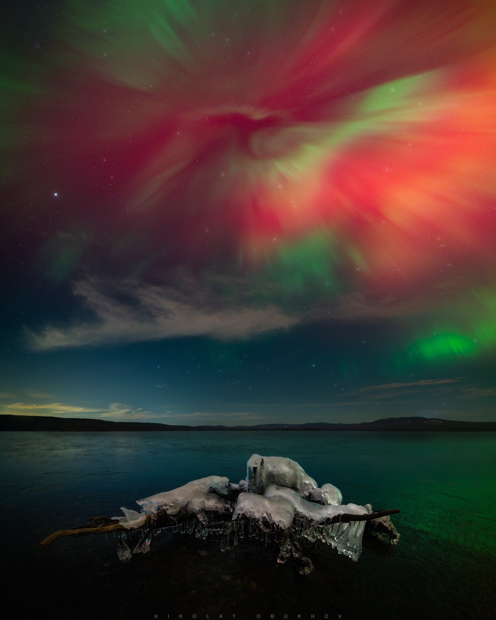 Полярное сияние на Среднем Урале: яркая корона прямо над головой