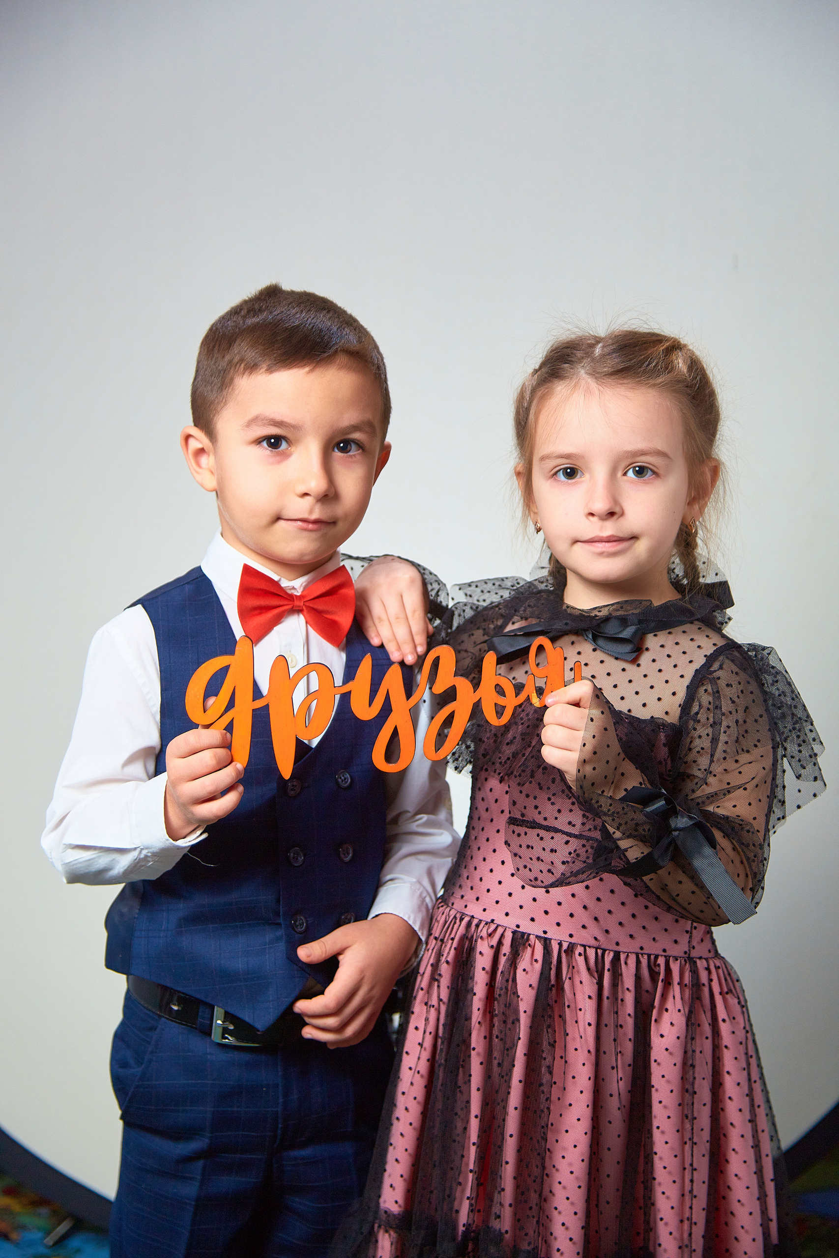 Отзывы о работе фотографа для школы и детского сада в Новосибирске. Выпускной альбом Новосибирск