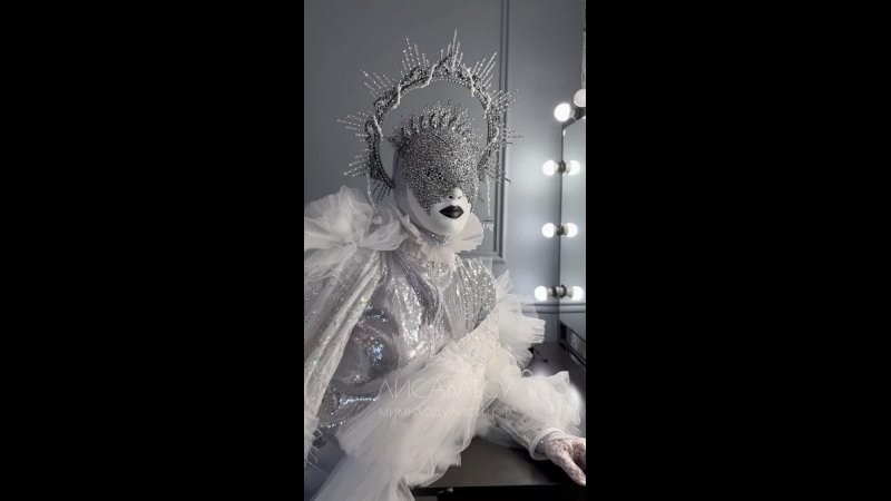 Персонаж Серебро. Мимы и Ходулисты на встречу гостей. Москва