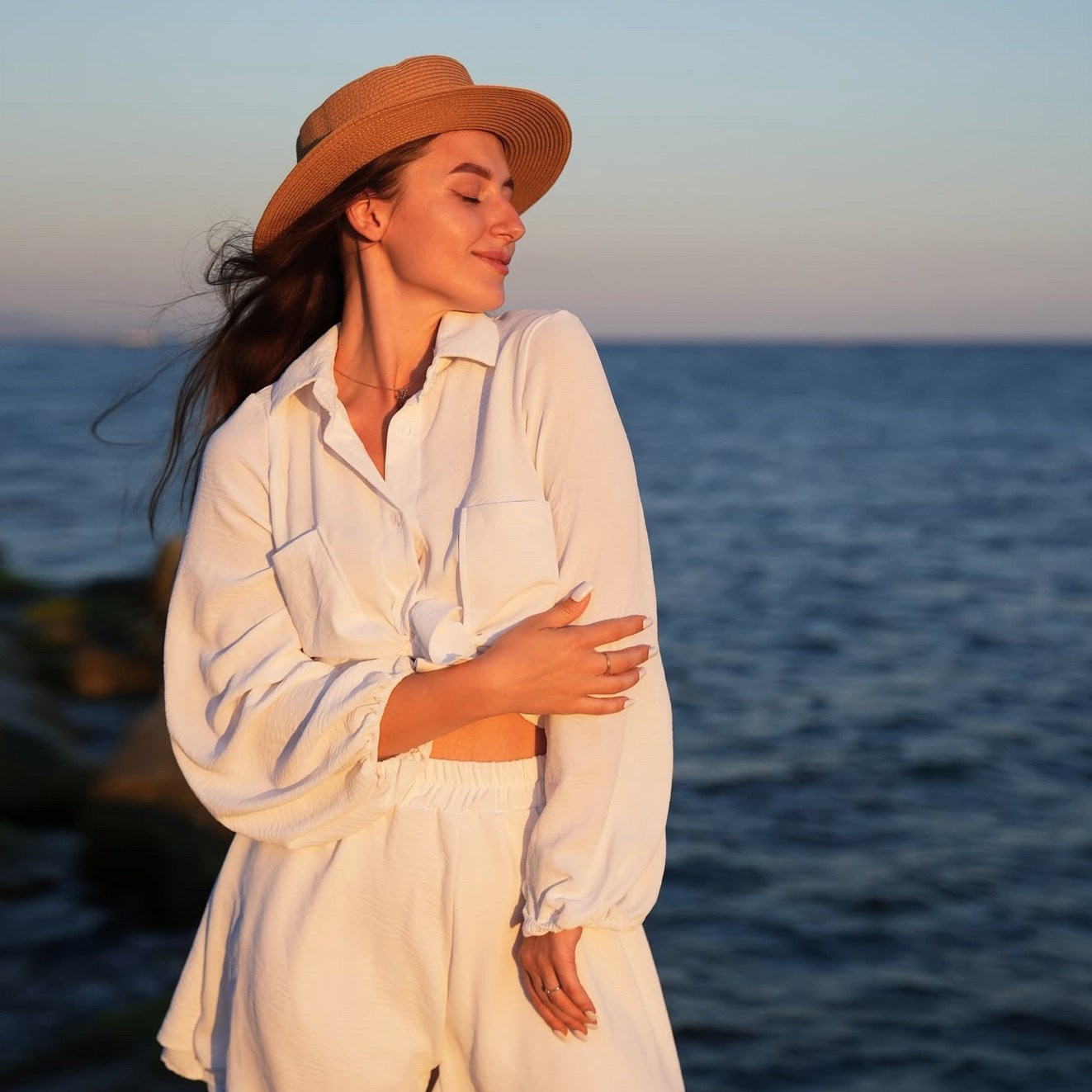 Авторские путешествия на красном кабриолете Lexus. Сочи, Адлер, Сириус, Красная Поляна, озеро Рица. Личный водитель и фотограф. Свадебный фотограф в Сочи и Адлере — Фотосессии на море и в горах | Виктор Рогулев