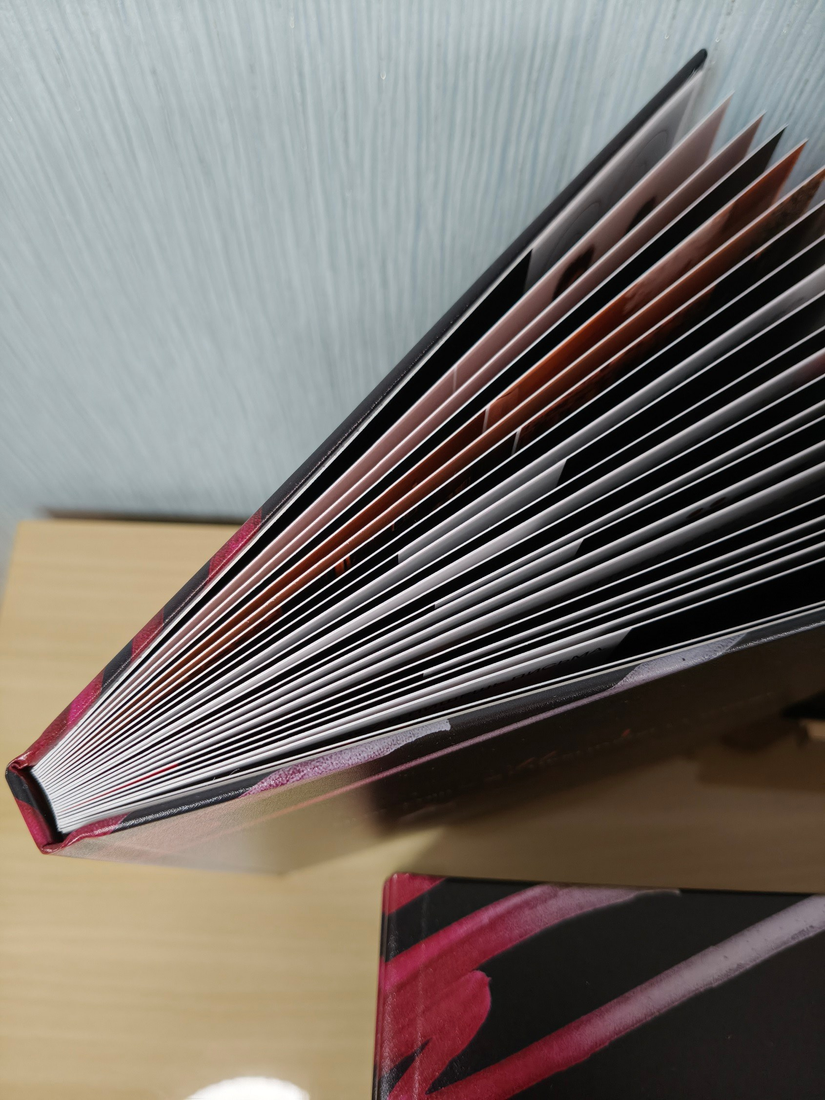 Выпускные альбомы Старый Оскол. Стильные выпускные альбомы в Старом Осколе. Свадебные фотокниги