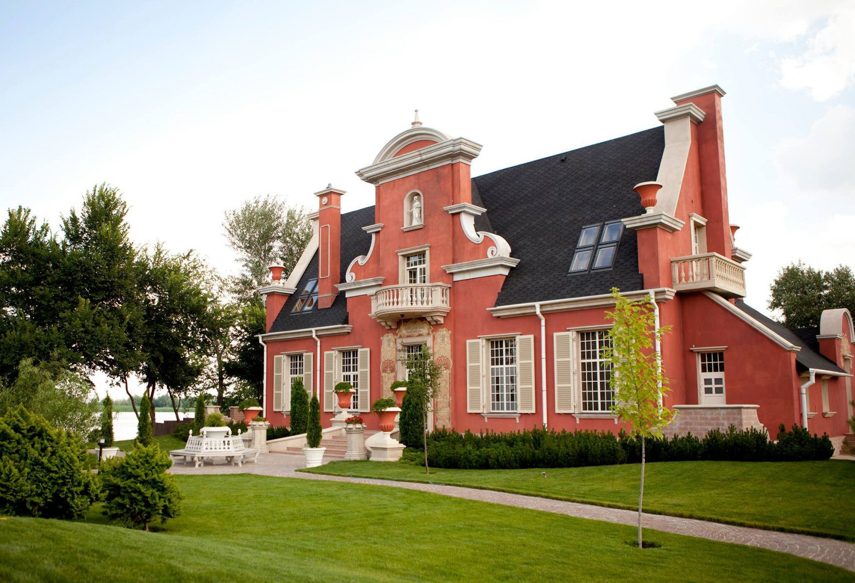 OLD HOUSE RESORT & SPA