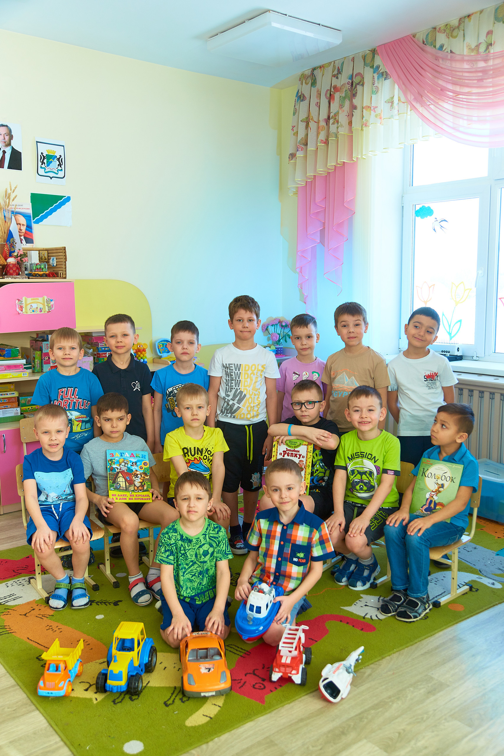 Отзывы о работе фотографа для школы и детского сада в Новосибирске. Выпускной альбом Новосибирск