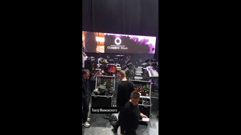 Ходулисты на встречу гостей. Мимы и Ходулисты на встречу гостей. Москва