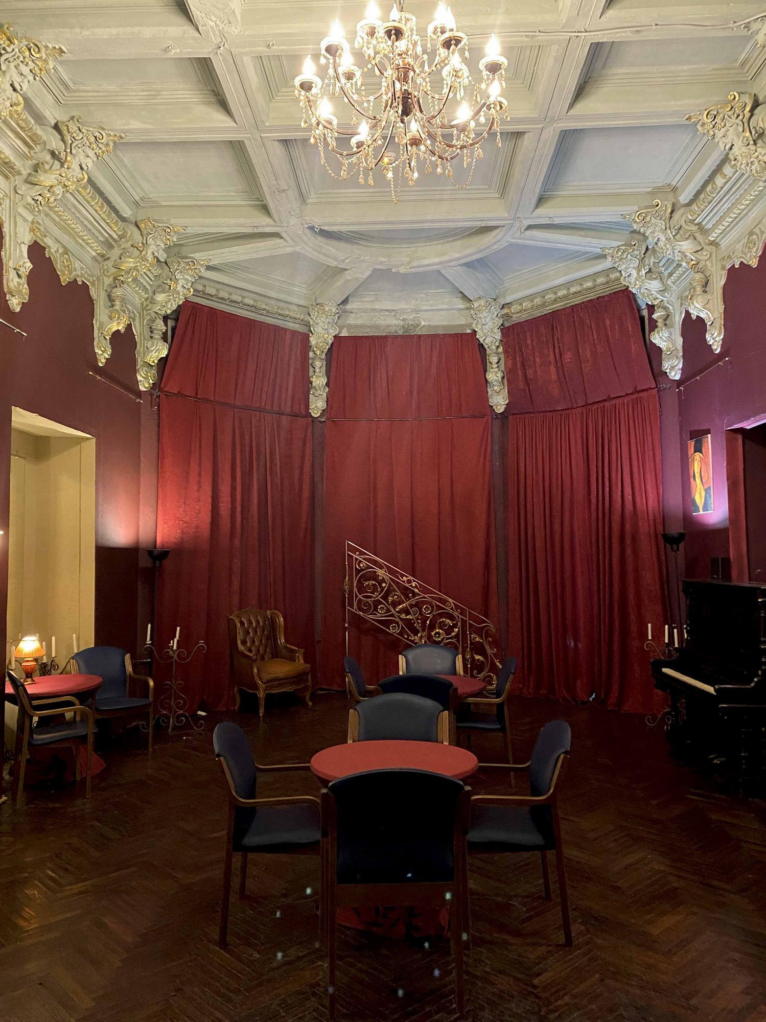 особняк Шрёдера, Петроградская набережная - 32. Маскаронный зал (аванзал)