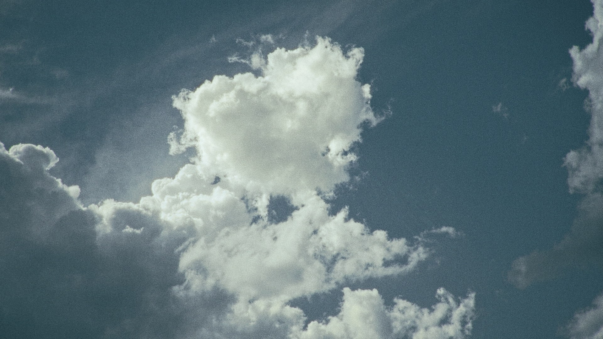 Музыкальный клип Таблетки. Цветокоррекция кино, рекламы и клипов. В Алматы и по всему миру. Юрий Косяков