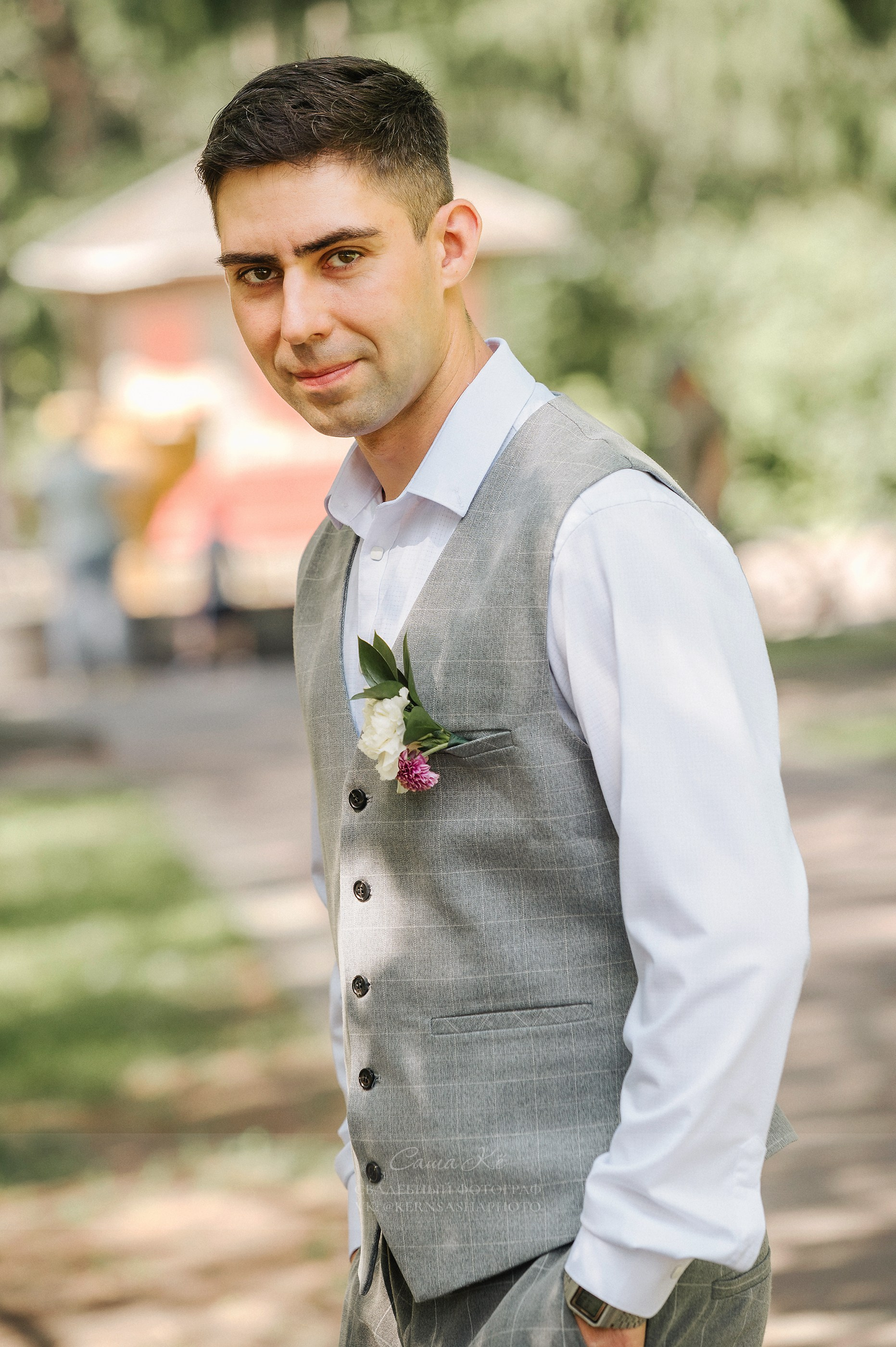 Свадебная фотосессия в Нарымском сквере Новосибирска. Свадебный, семейный и event фотограф в Новосибирске и Новосибирской области Саша Кё