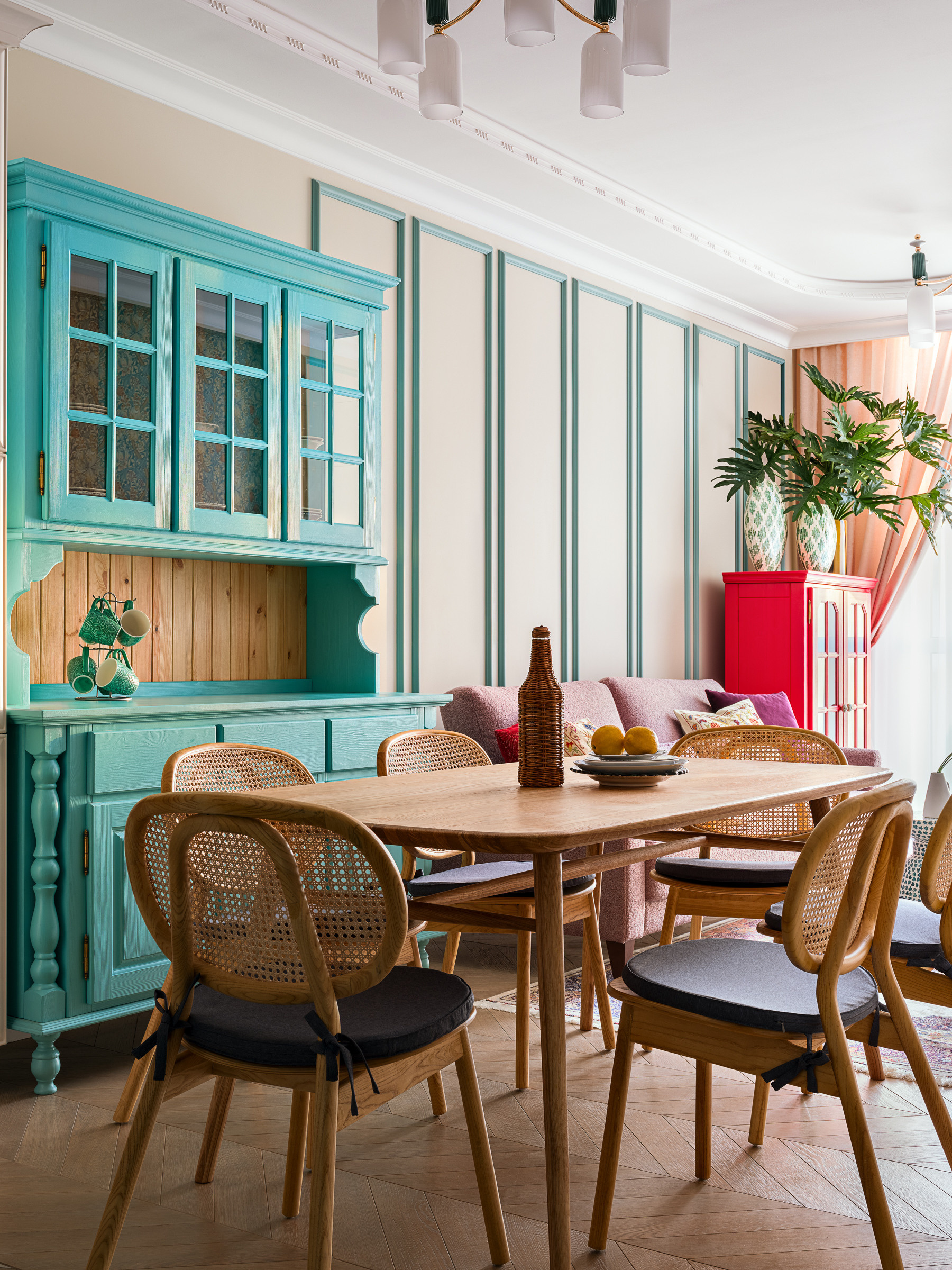 Квартира в Сочи (дизайнеры Ренат Байчуков и Алеся Кириенко, стилист Екатерина Ракитина, интерьерный фотограф Сергей Денисенко)