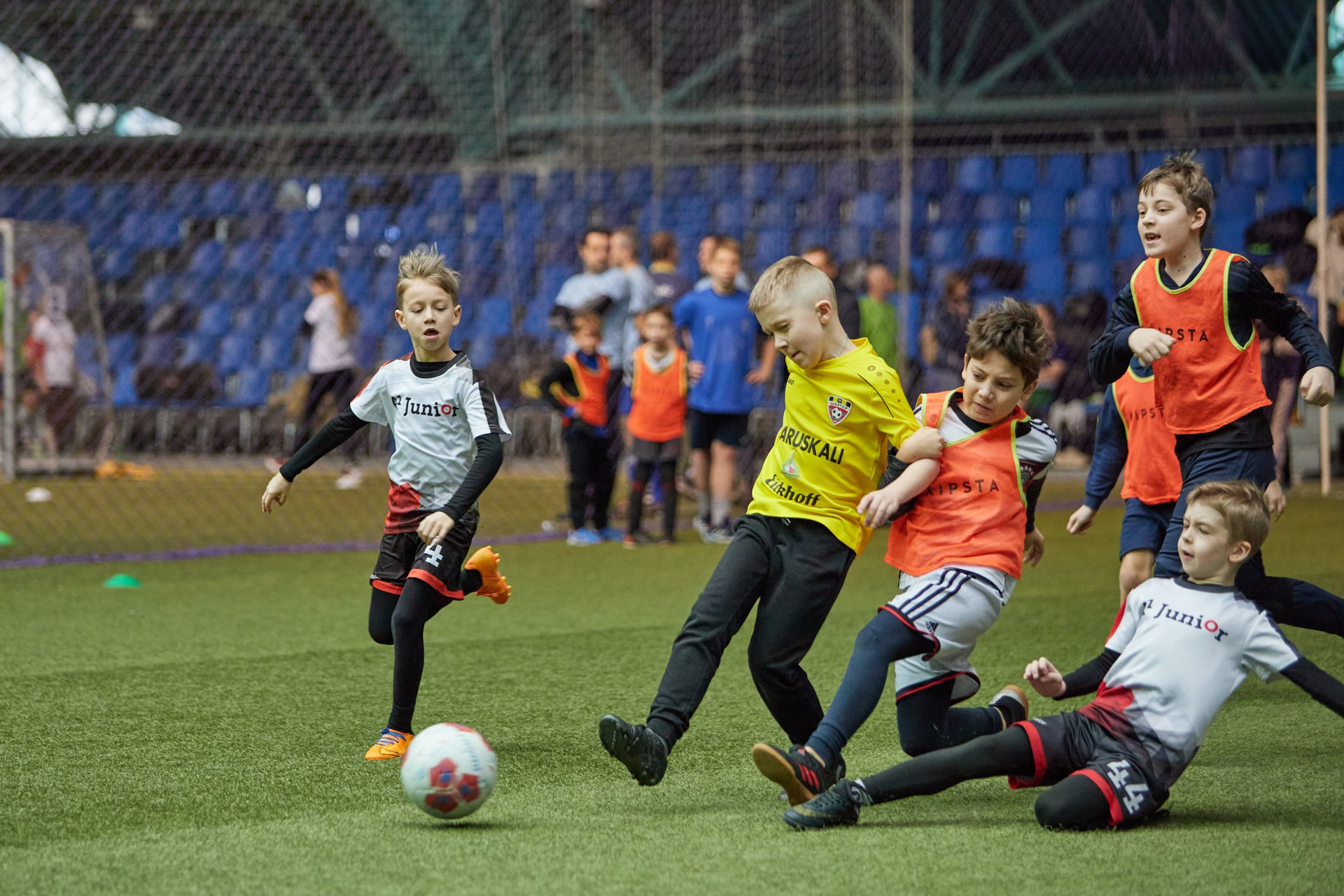 Футбольный турнир для родителей А1Юниор прошел в Минске. Репортажный фотограф в Минске. Алексей Матюшков