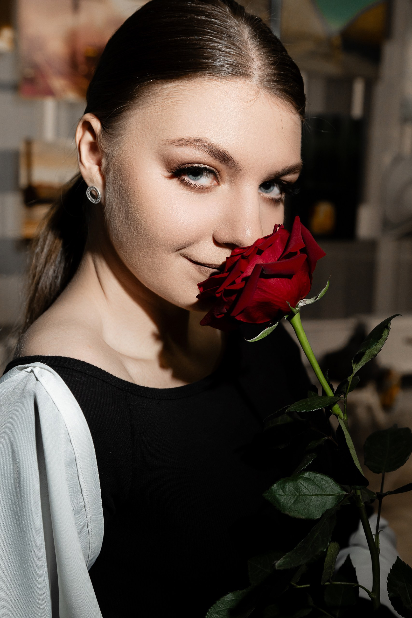 Запах розы так пленит