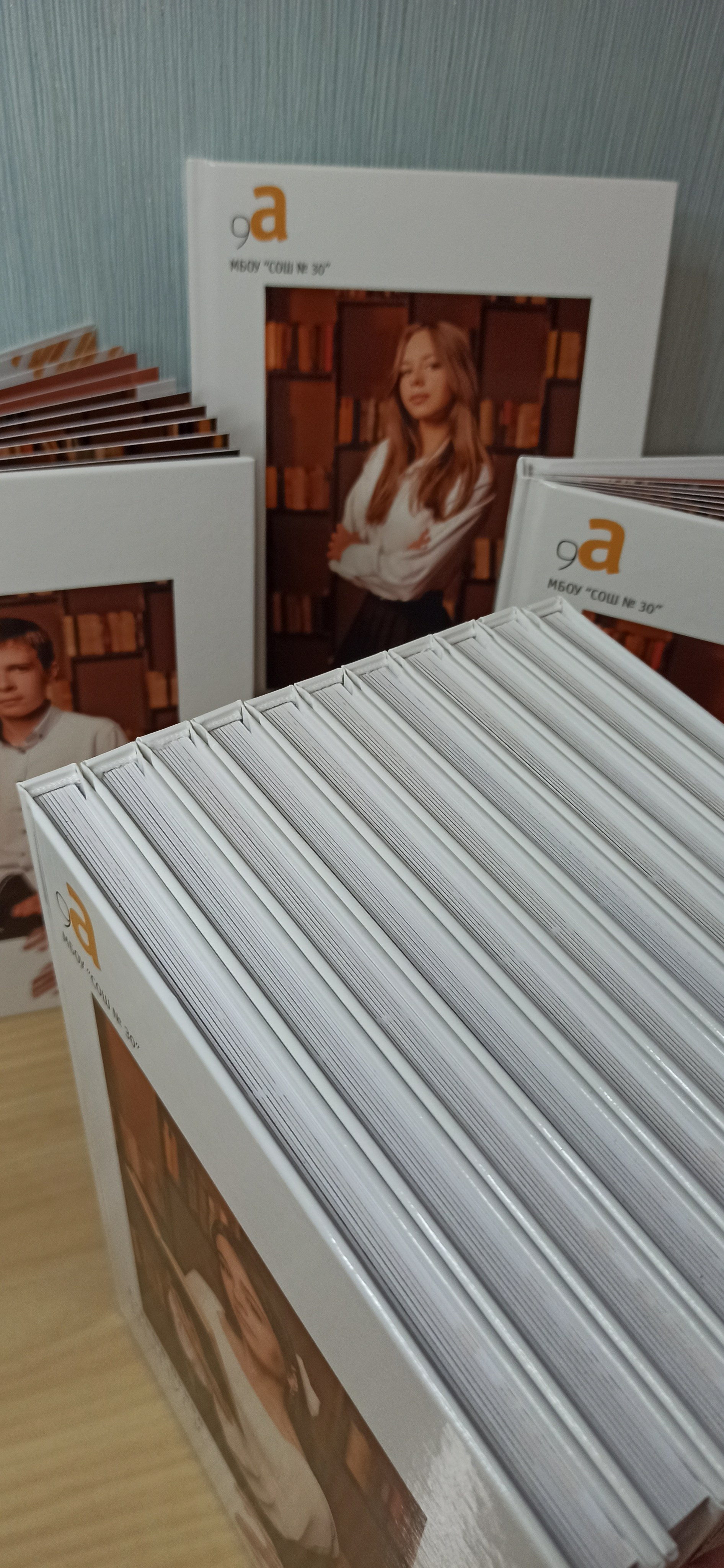 Выпускные альбомы Старый Оскол. Стильные выпускные альбомы в Старом Осколе. Свадебные фотокниги