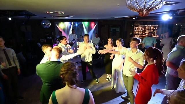 Видео: утренники, выпускные, клипы родители. Фотографы в Орле Шестопаловы Юлия и Юрий