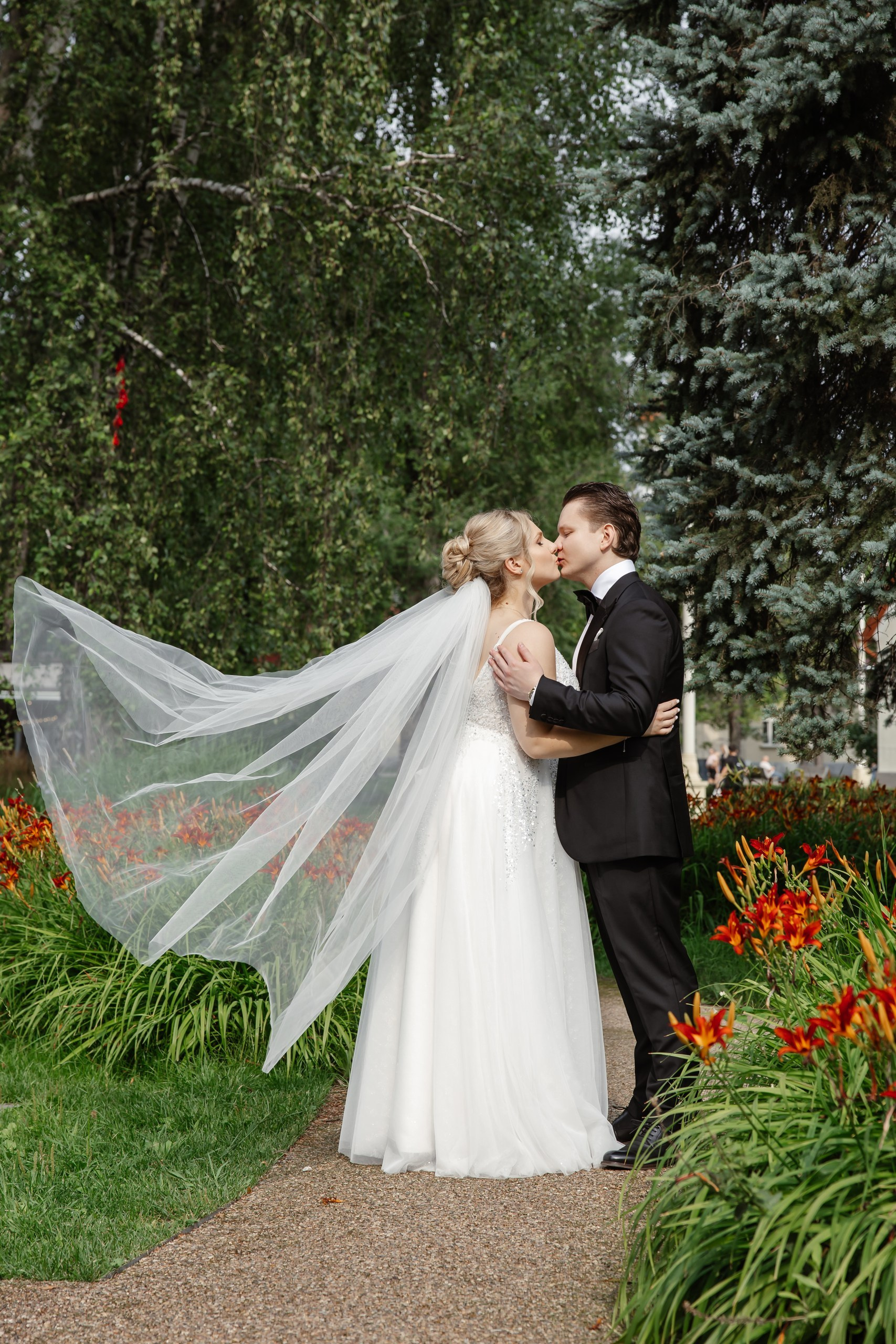 Свадьба до 100 тысяч рублей с гостями: реально ли? Полный гид по бюджетному торжеству. Фотограф, видеограф на свадьбу в Москве Никита Назаров